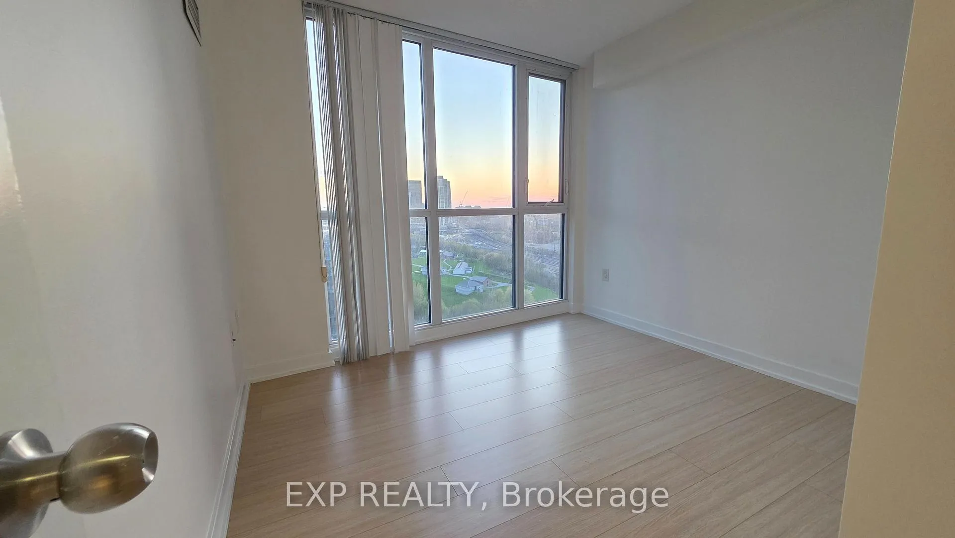 Photo 13 of Unit 2206, 85 Queens Wharf Road, Toronto, Waterfront Communities — HOMEH