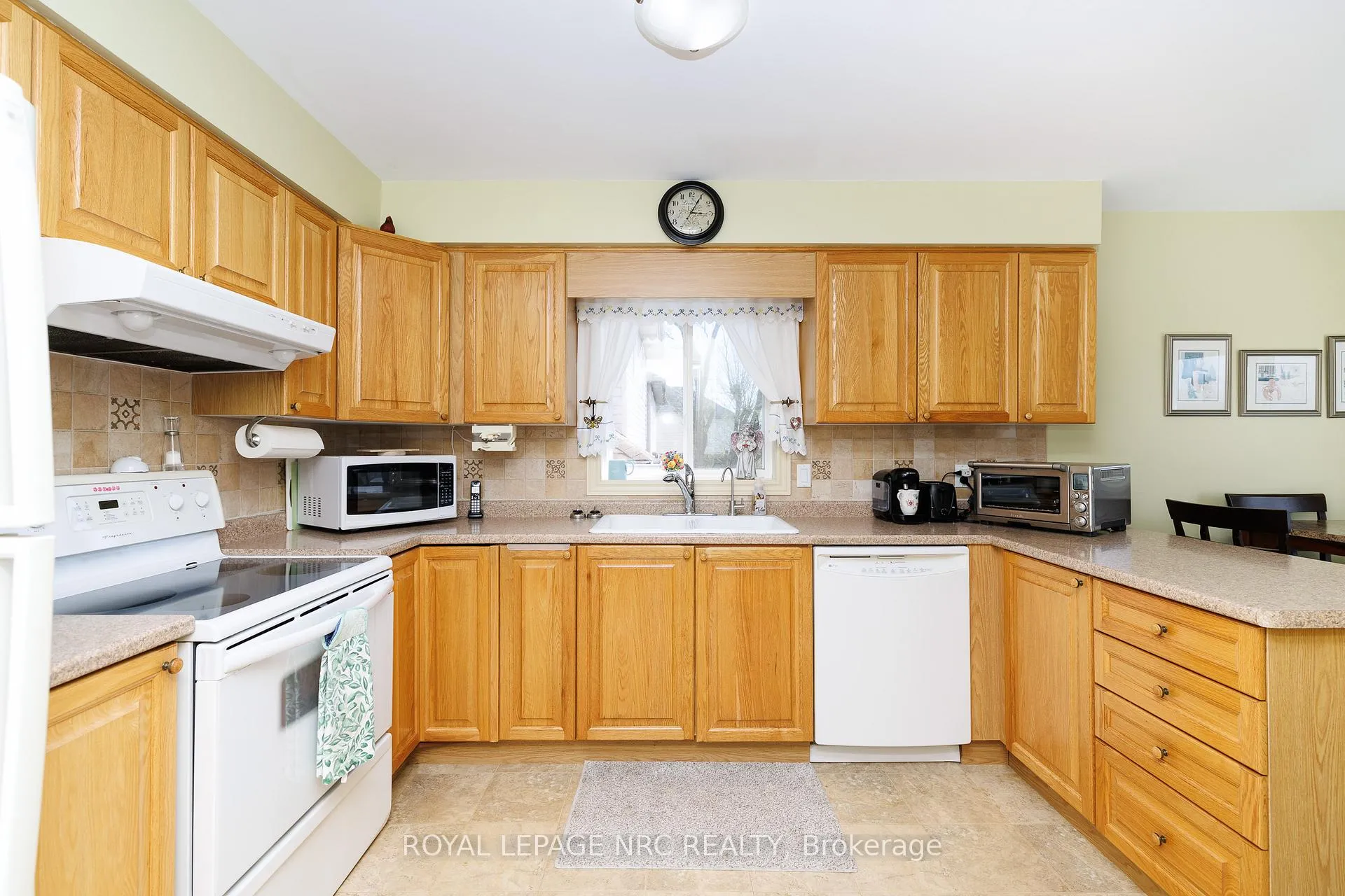 Photo 15 of 6787 Ailanthus Avenue, Niagara Falls, Arad/Fallsview — HOMEH