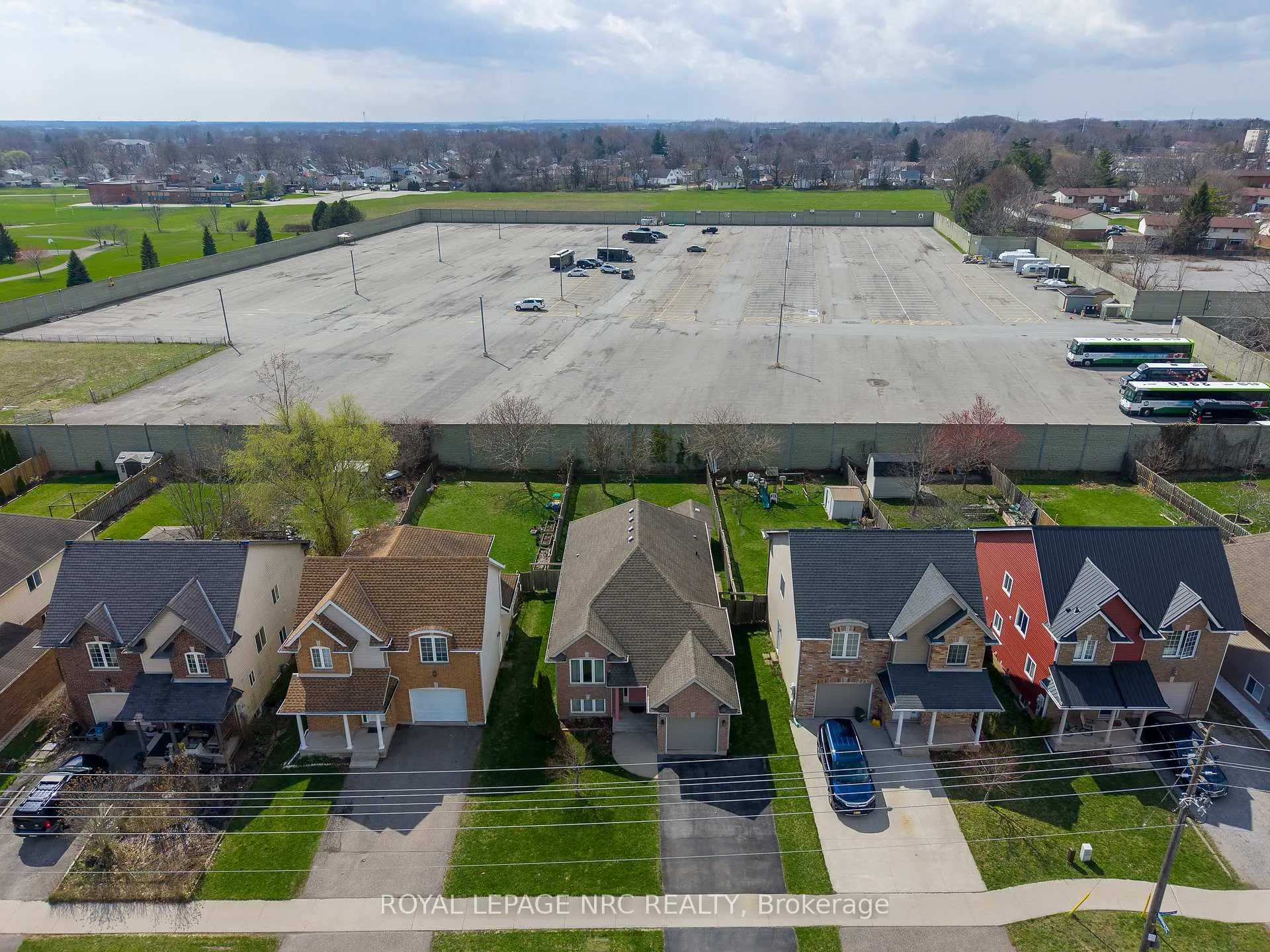 Photo 38 of 6787 Ailanthus Avenue, Niagara Falls, Arad/Fallsview — HOMEH