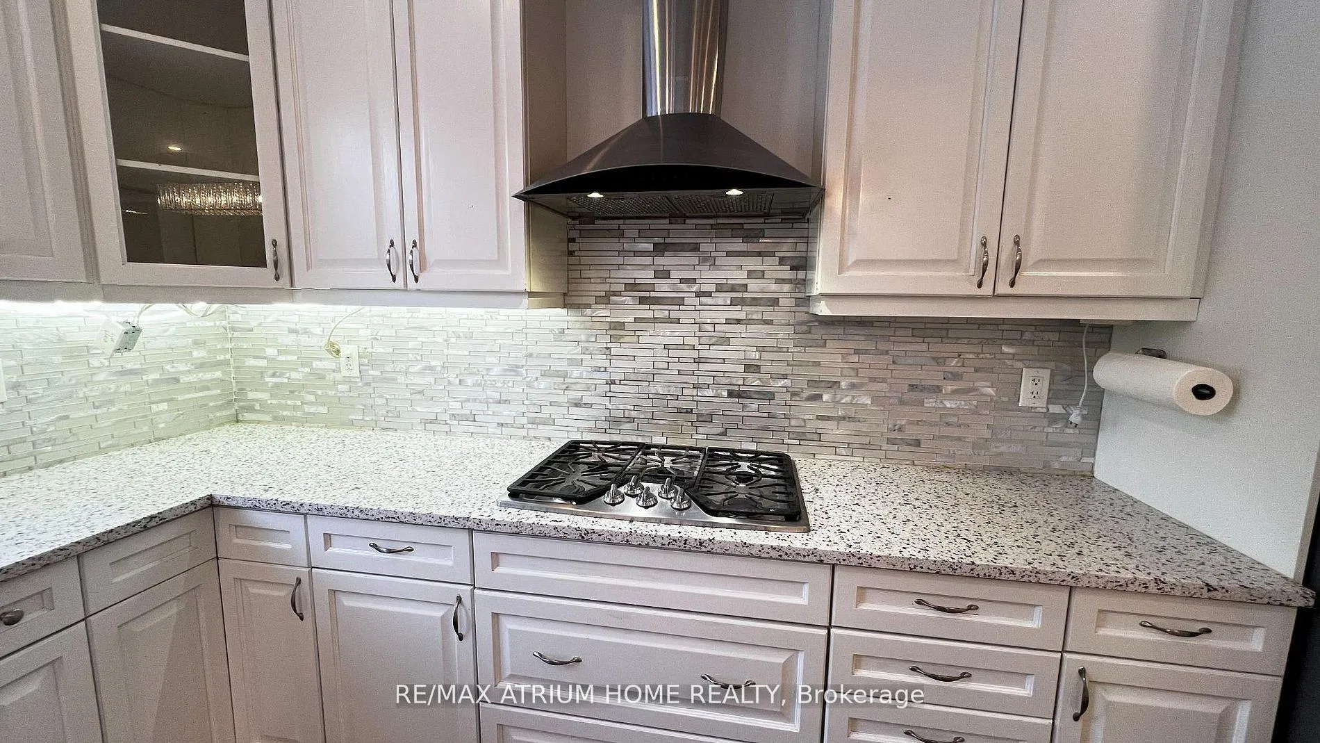 Photo 5 of 2 Forest Grove Lane, Kitchener — HOMEH