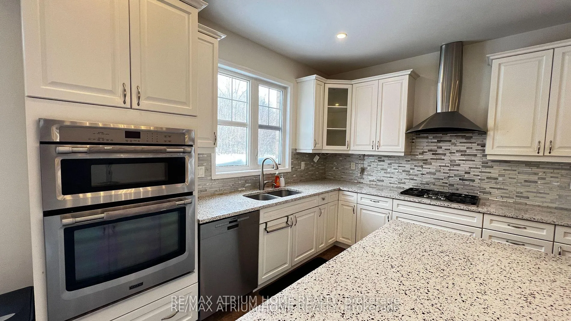 Photo 6 of 2 Forest Grove Lane, Kitchener — HOMEH