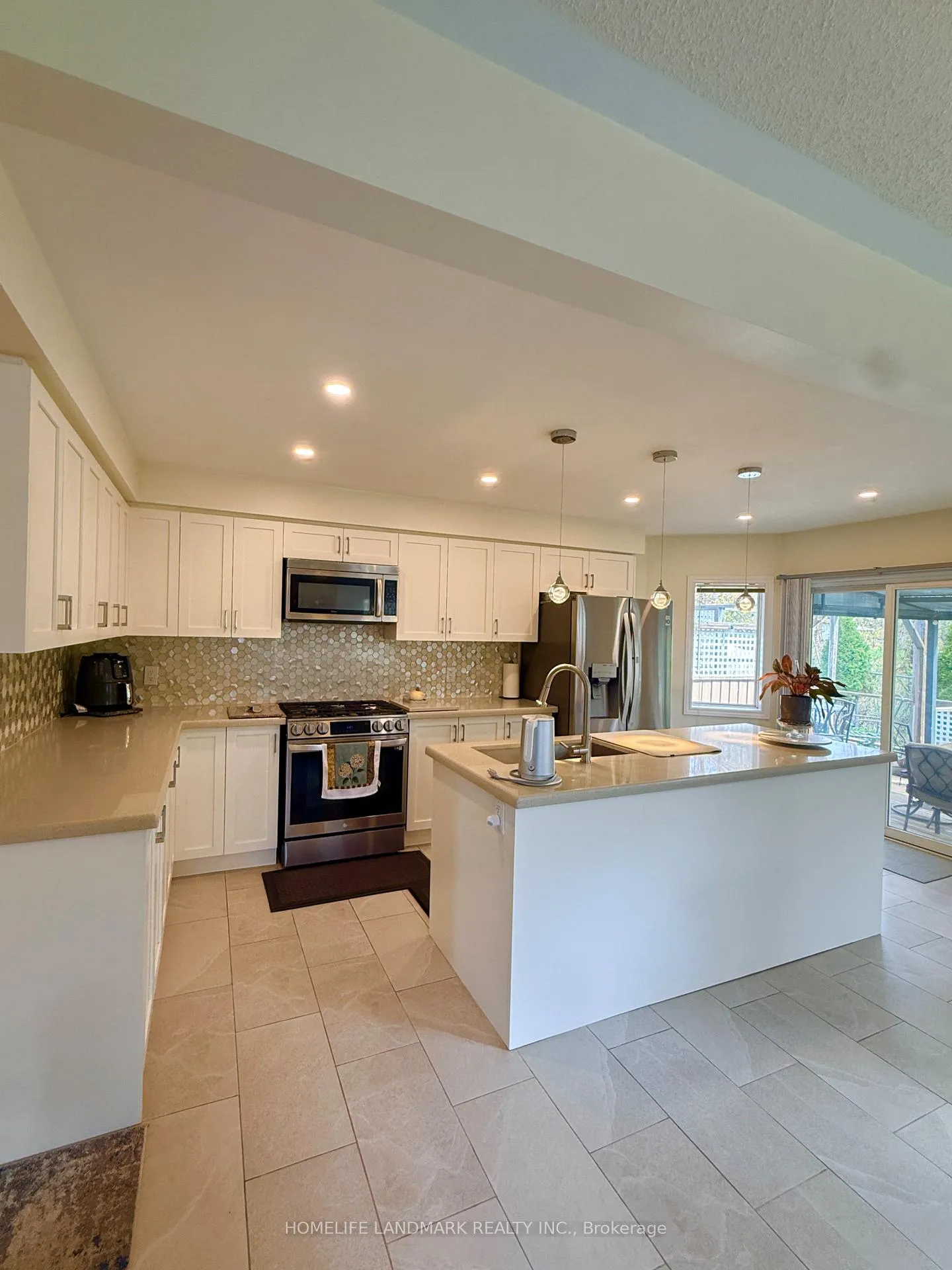 Photo 5 of 15 Jagges Drive, Barrie, Edgehill Drive — HOMEH