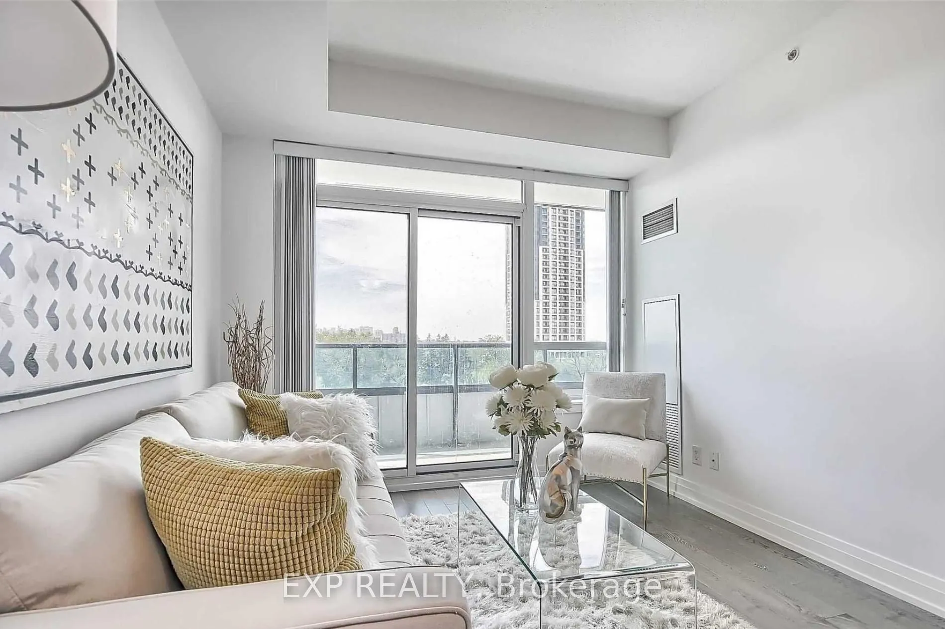 Photo 10 of Unit 523, 7167 Yonge Street, Markham, Grandview — HOMEH