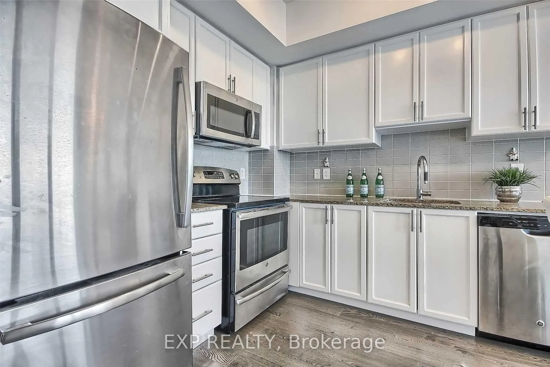 Photo 12 of Unit 523, 7167 Yonge Street, Markham, Grandview — HOMEH