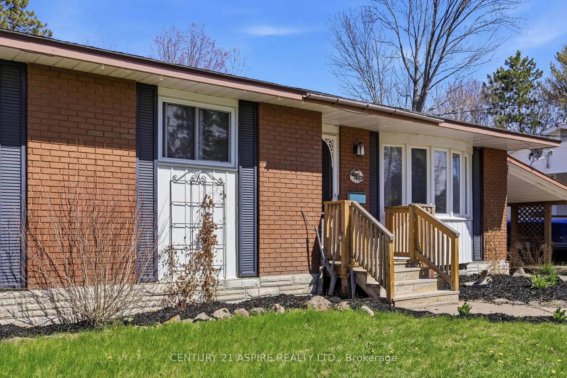 Photo 3 of 76 Doran Road, Petawawa — HOMEH