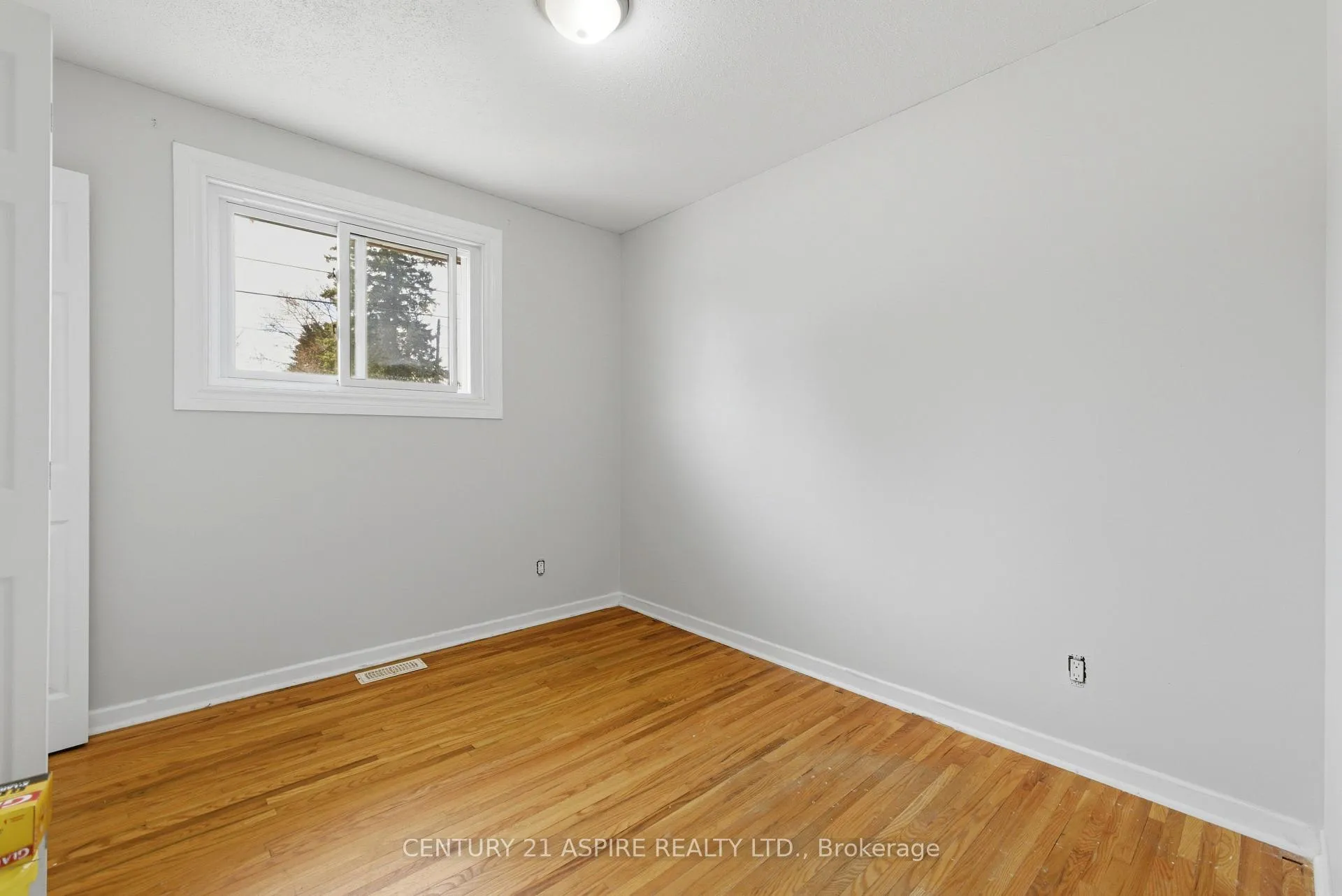 Photo 17 of 76 Doran Road, Petawawa — HOMEH