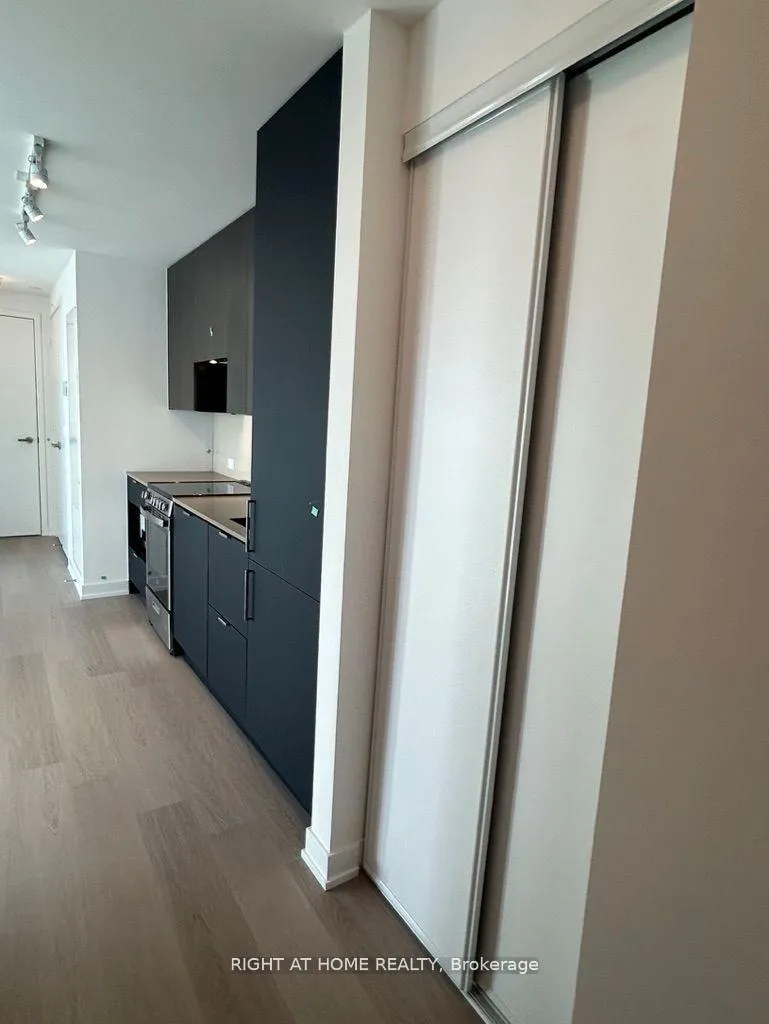 Photo 6 of Unit 4106, 3883 Quartz Road, Mississauga, City Centre — HOMEH