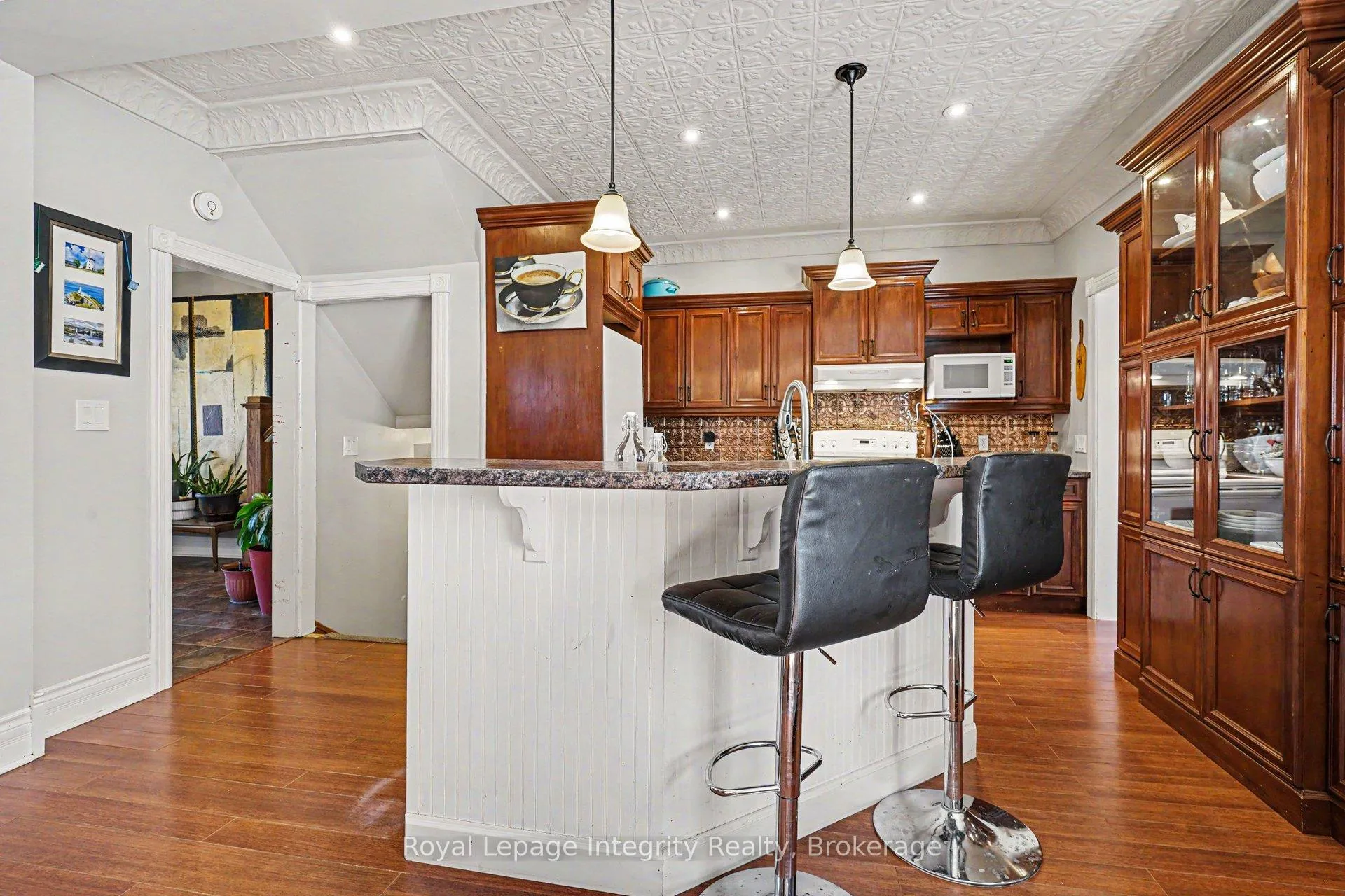 Photo 9 of 976 6th Avenue E, Owen Sound — HOMEH