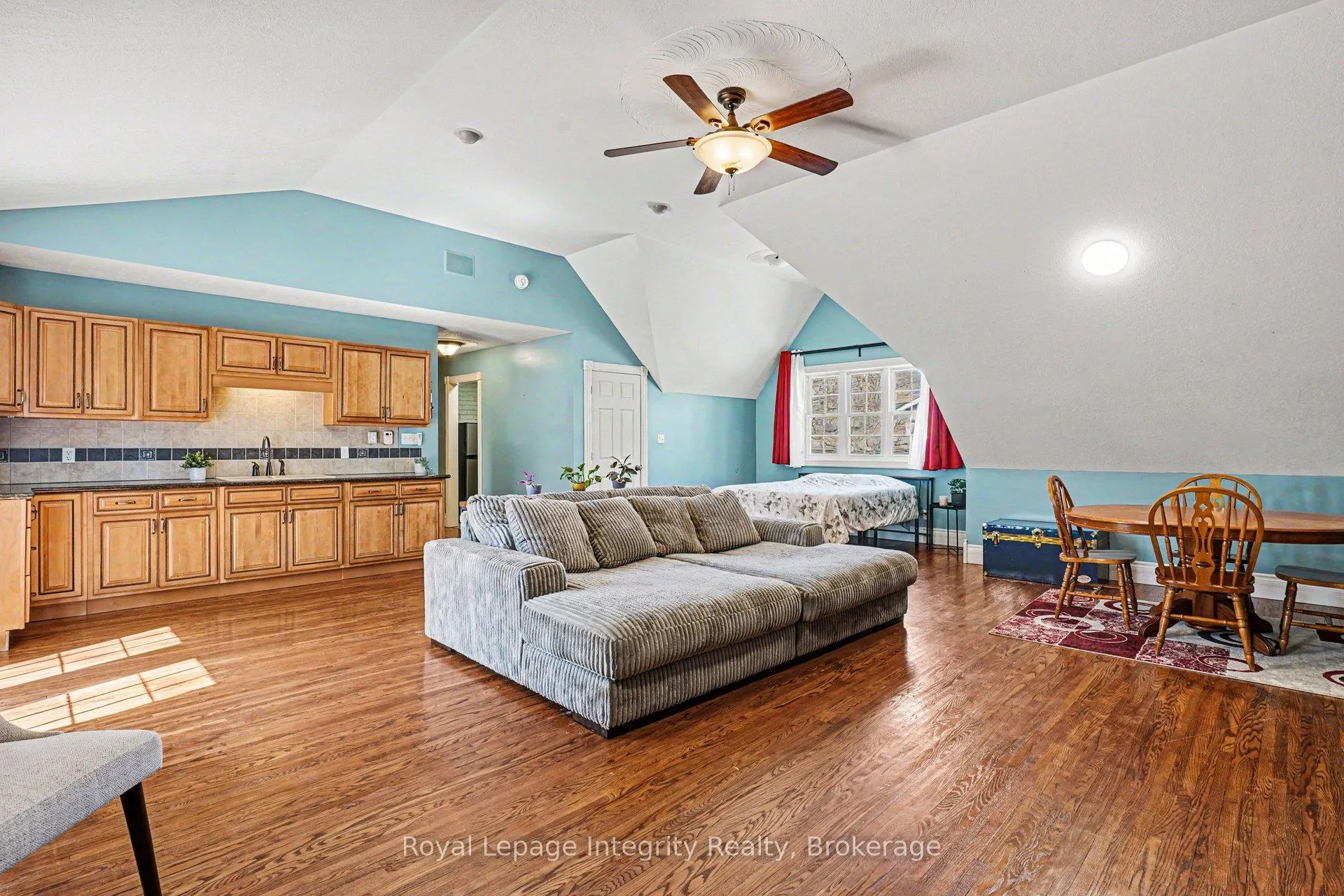 Photo 15 of 976 6th Avenue E, Owen Sound — HOMEH