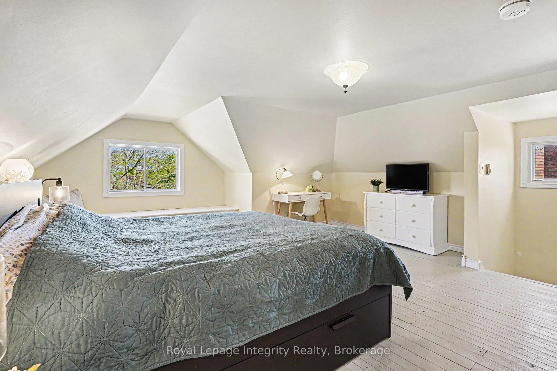 Photo 32 of 976 6th Avenue E, Owen Sound — HOMEH