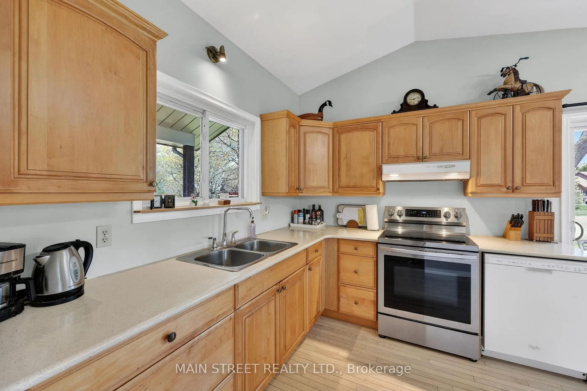 Photo 8 of 3 Meadowlands Drive, Brock, Cannington — HOMEH