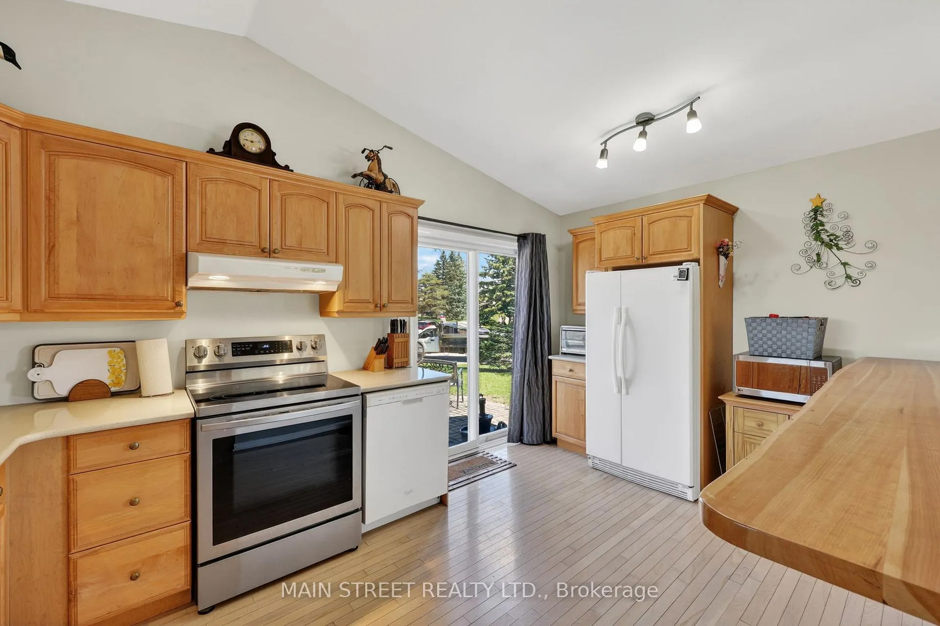 Photo 9 of 3 Meadowlands Drive, Brock, Cannington — HOMEH