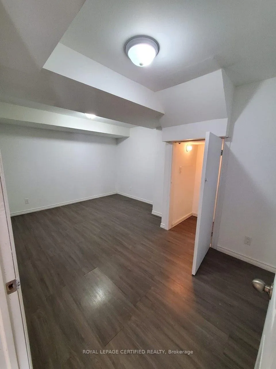 Photo 3 of 595 Walpole Crescent, Newmarket, Stonehaven-Wyndham — HOMEH