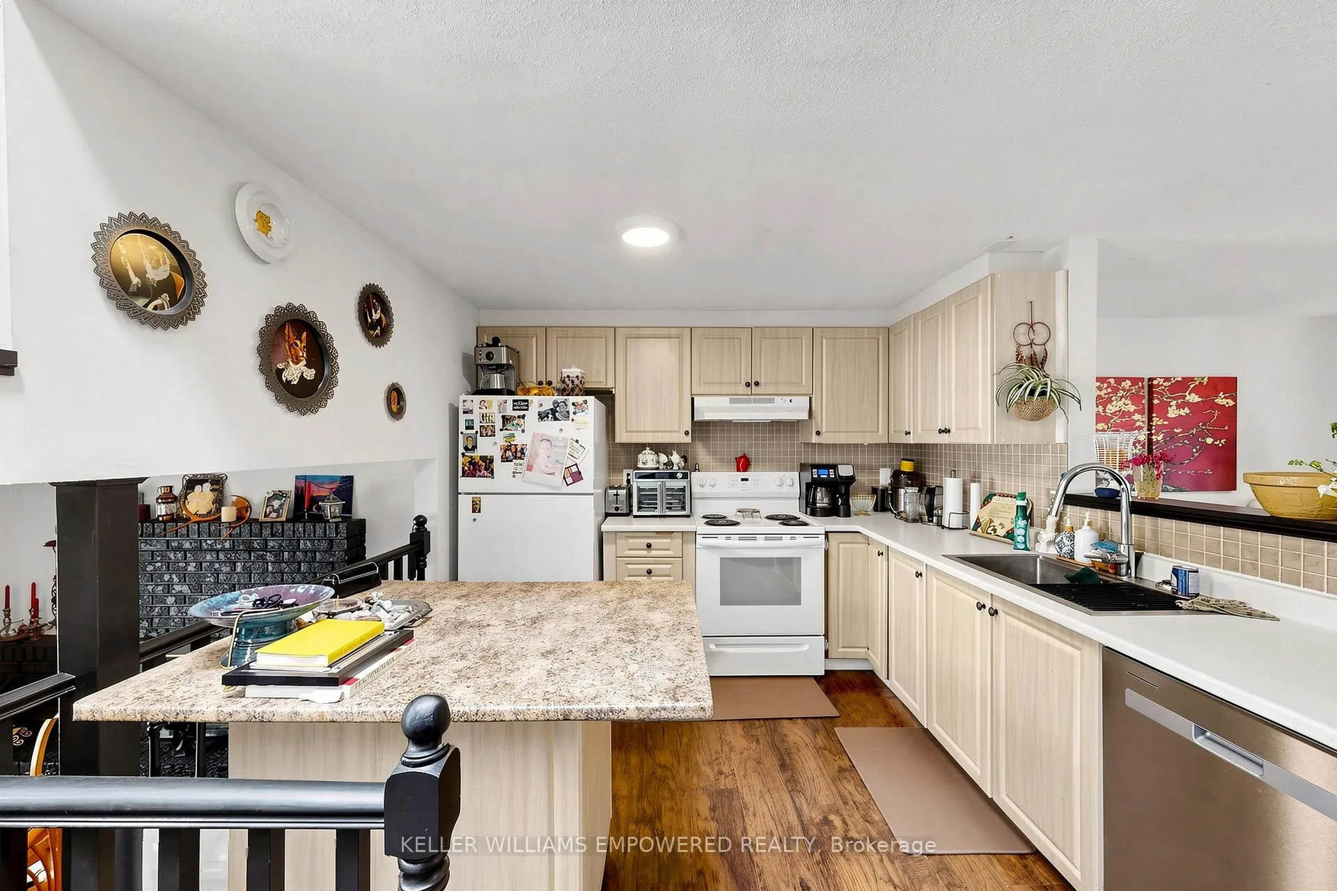 Photo 4 of 40 Doris Drive, Barrie, Allandale Heights — HOMEH