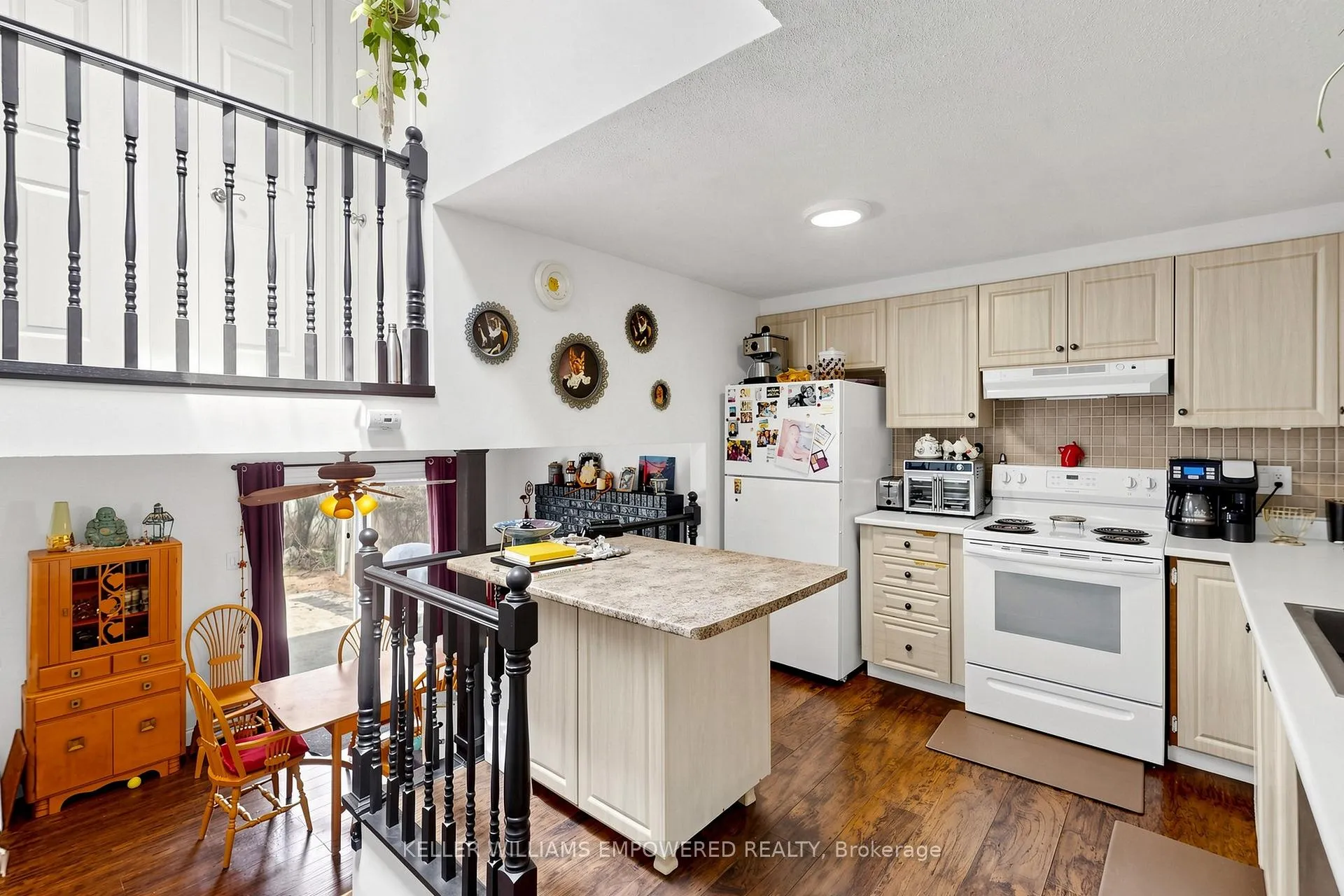 Photo 5 of 40 Doris Drive, Barrie, Allandale Heights — HOMEH