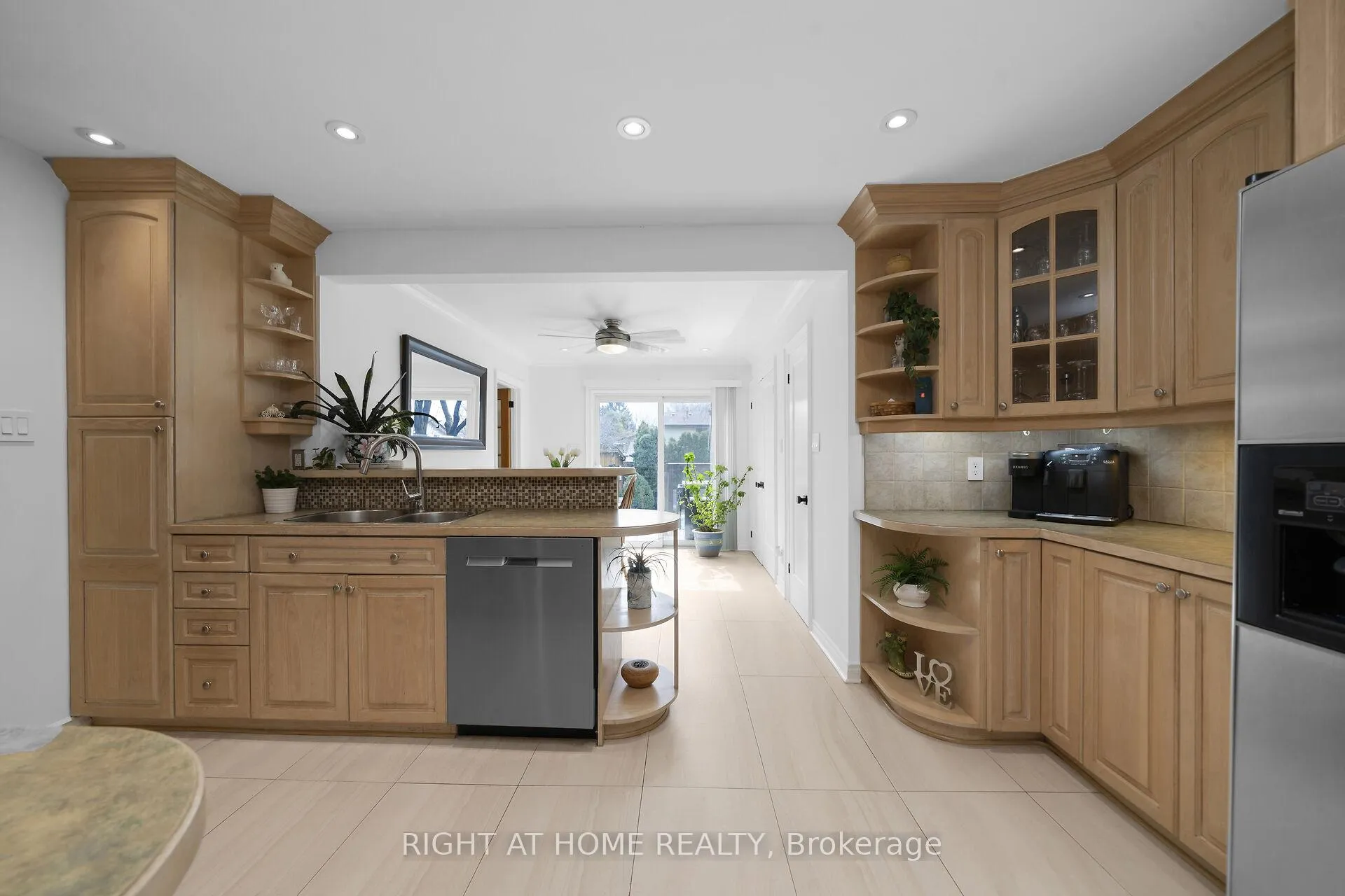 Photo 11 of 760 Willow Avenue, Milton, Dorset Park — HOMEH