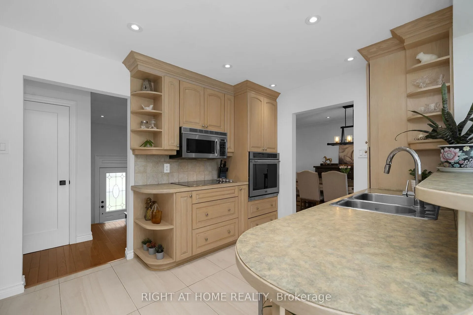 Photo 13 of 760 Willow Avenue, Milton, Dorset Park — HOMEH