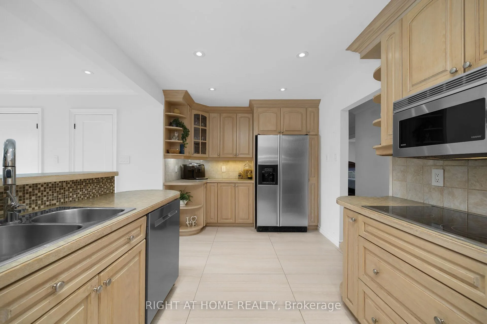 Photo 14 of 760 Willow Avenue, Milton, Dorset Park — HOMEH