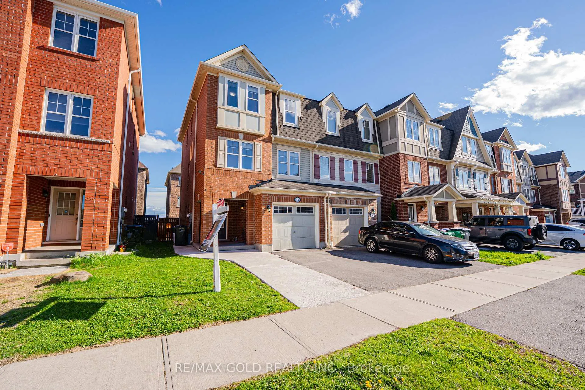 Photo 2 of 45 Ariel Road, Brampton, Northwest Brampton — HOMEH
