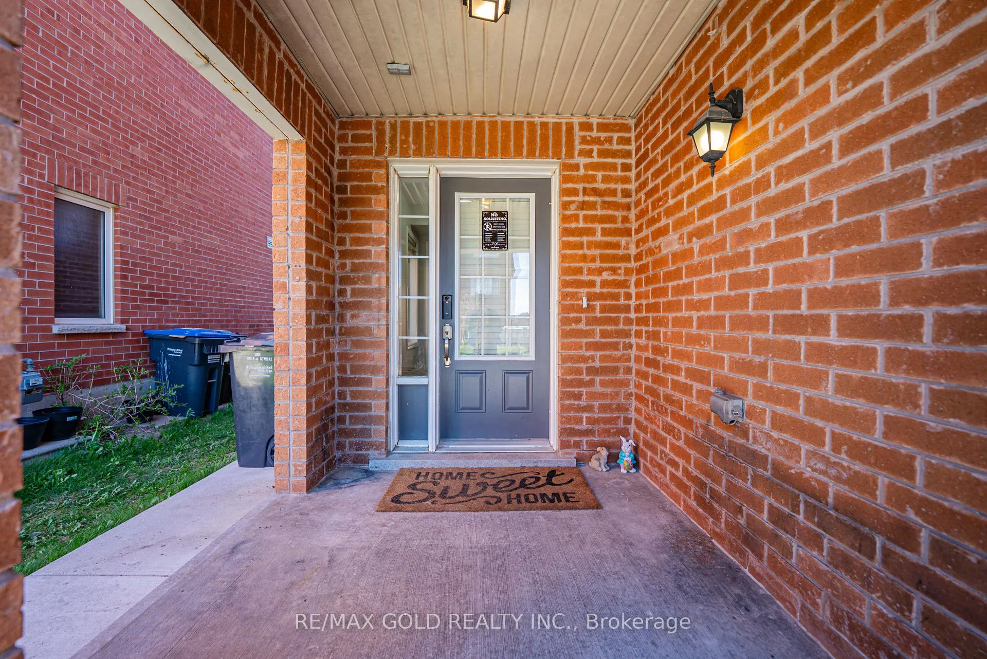 Photo 3 of 45 Ariel Road, Brampton, Northwest Brampton — HOMEH