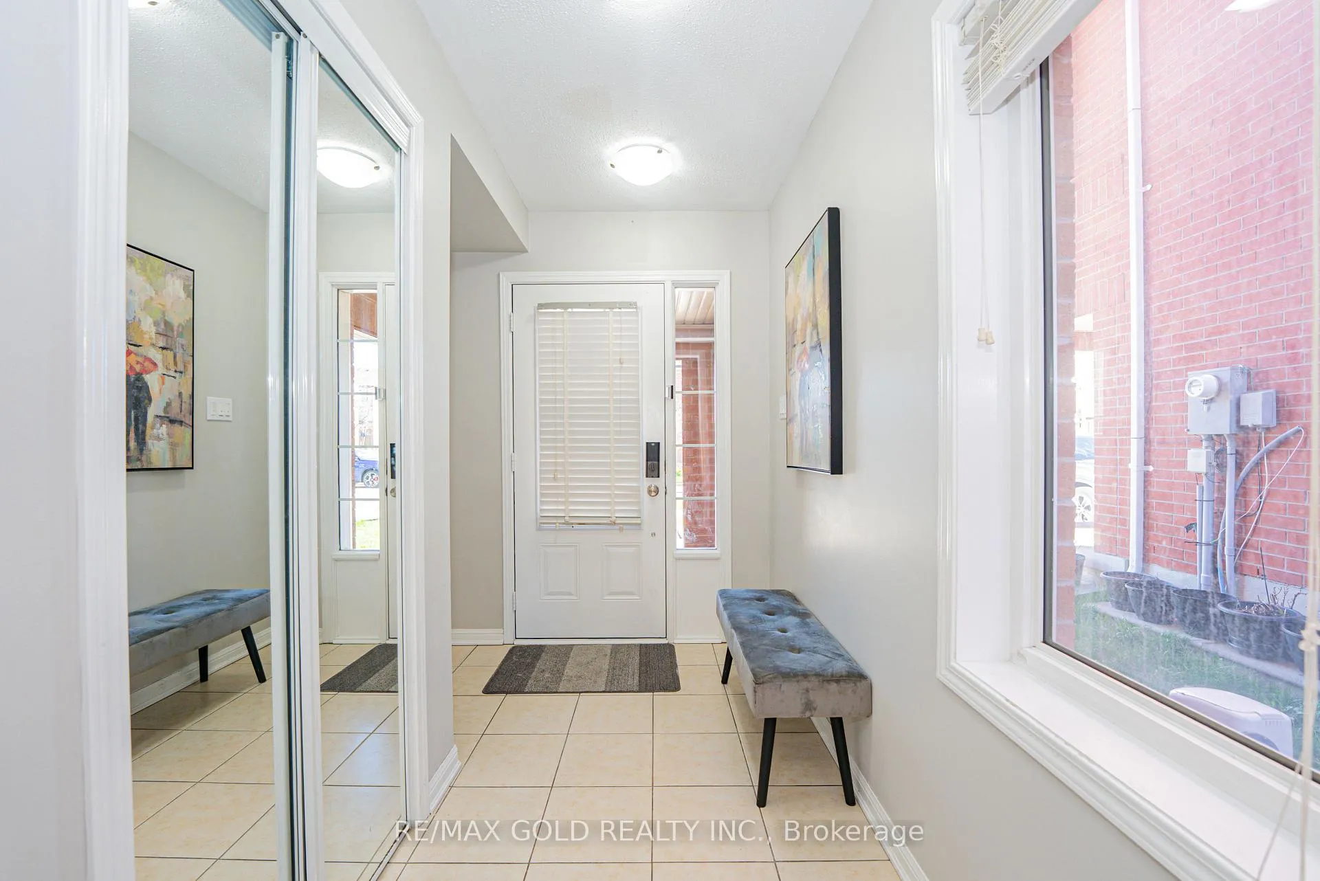 Photo 5 of 45 Ariel Road, Brampton, Northwest Brampton — HOMEH
