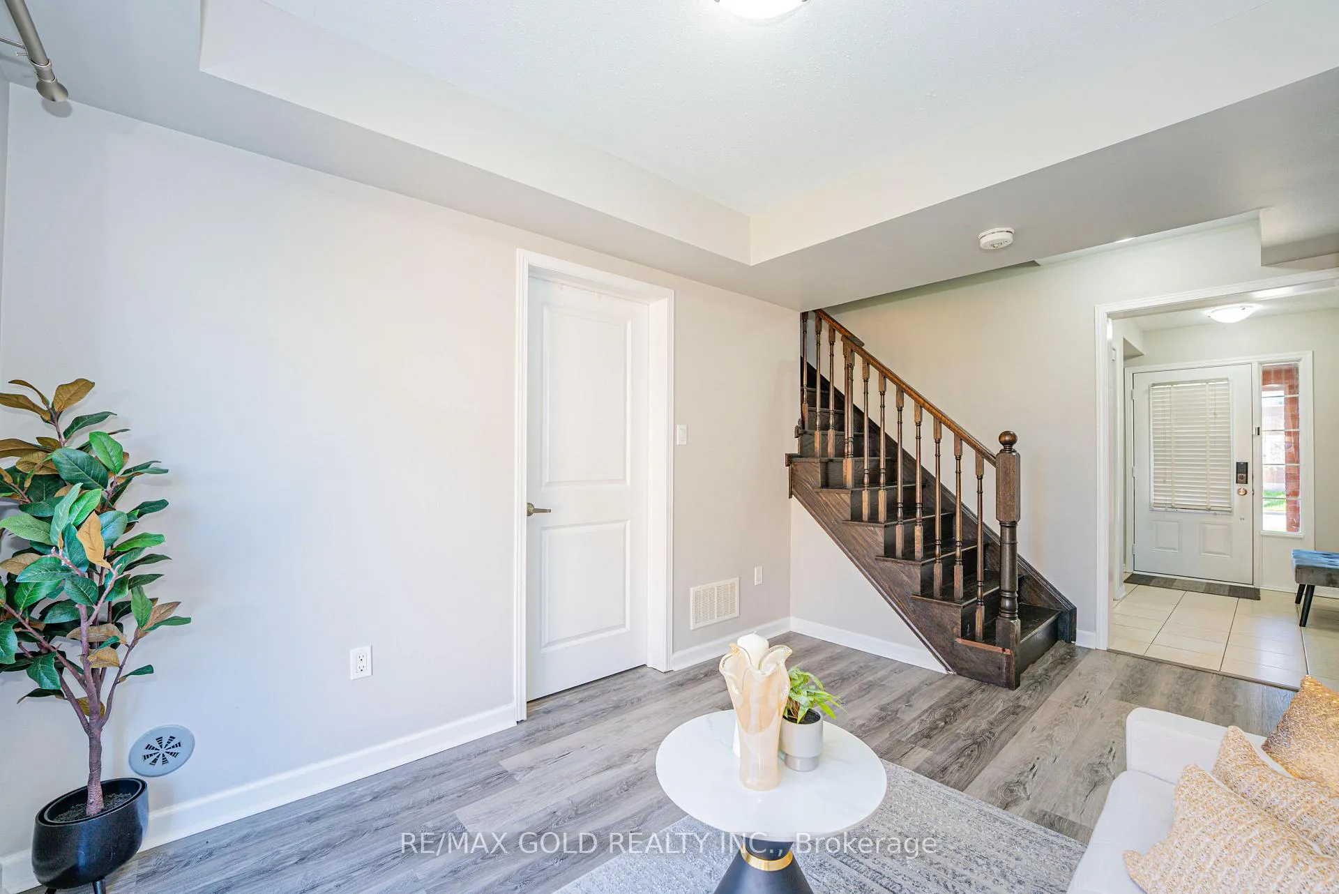 Photo 11 of 45 Ariel Road, Brampton, Northwest Brampton — HOMEH