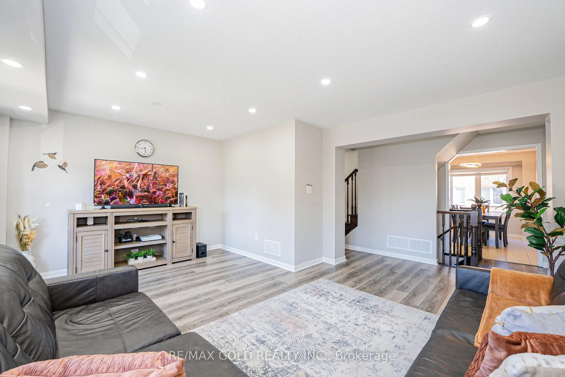 Photo 12 of 45 Ariel Road, Brampton, Northwest Brampton — HOMEH