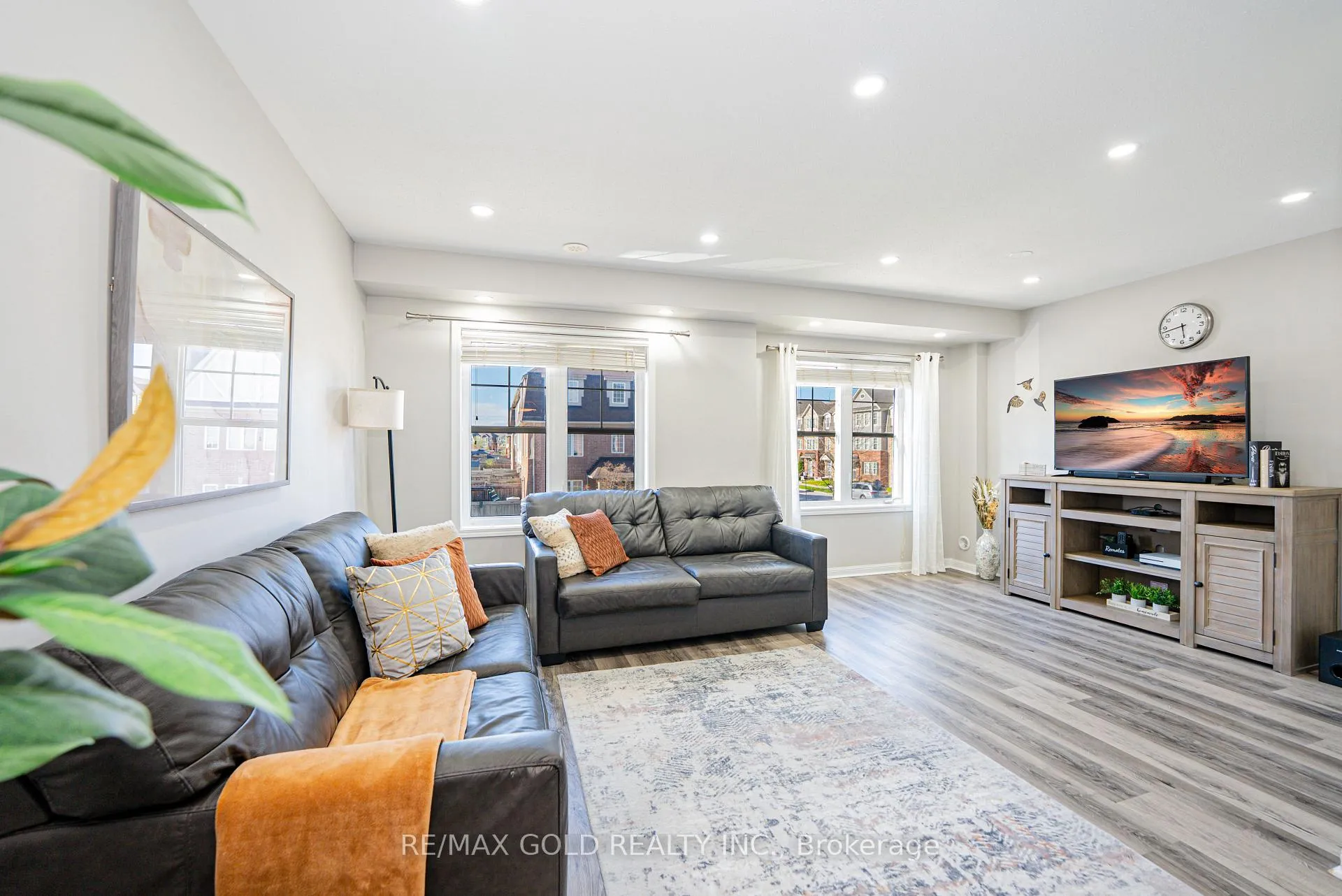 Photo 13 of 45 Ariel Road, Brampton, Northwest Brampton — HOMEH