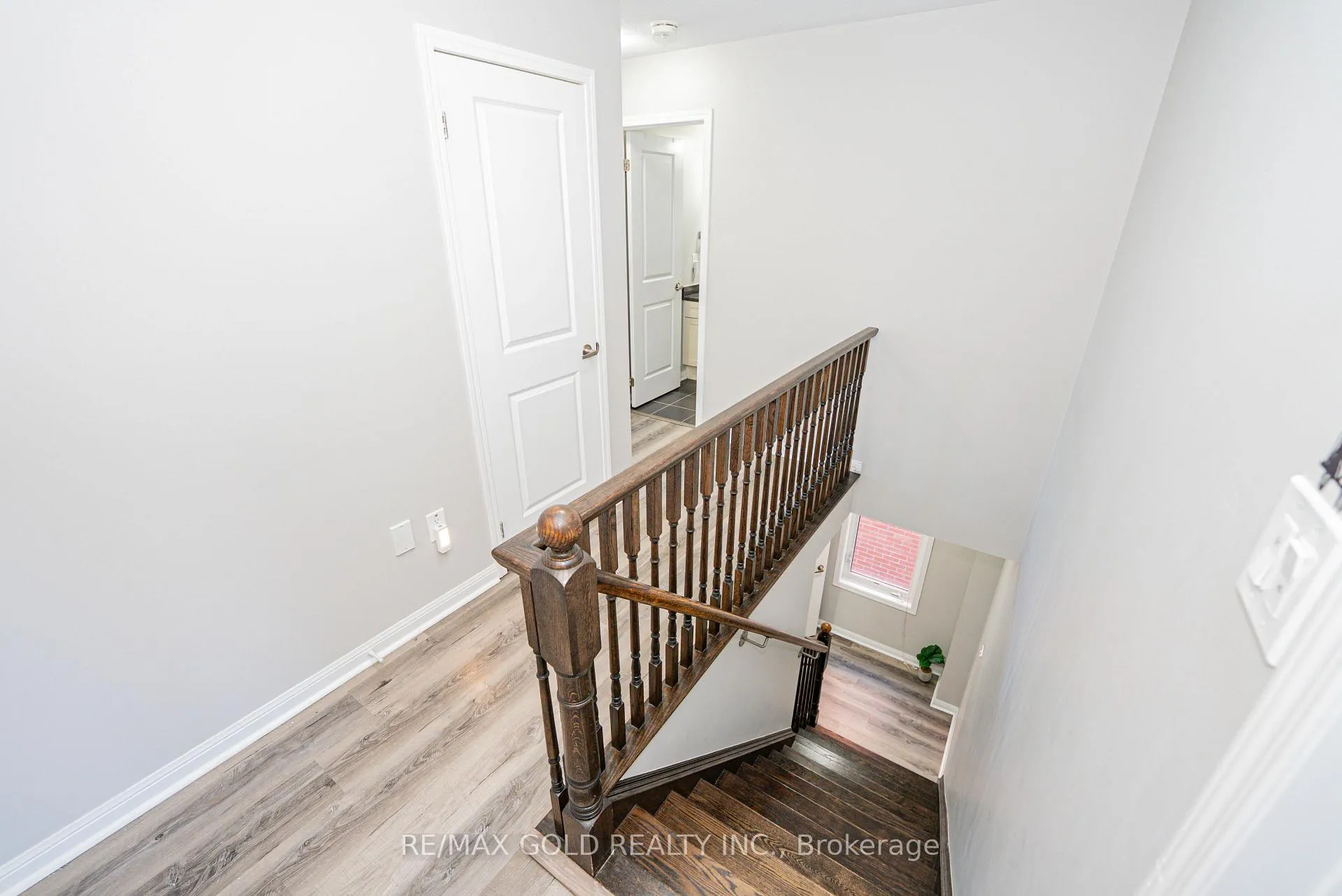Photo 20 of 45 Ariel Road, Brampton, Northwest Brampton — HOMEH