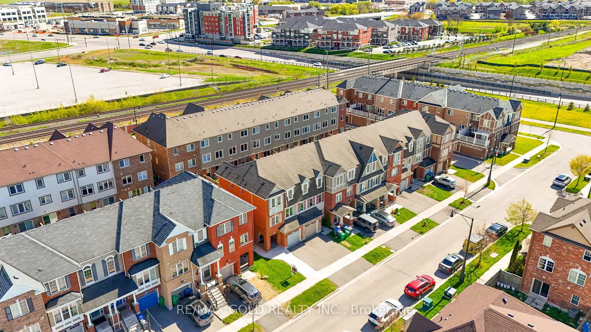 Photo 32 of 45 Ariel Road, Brampton, Northwest Brampton — HOMEH