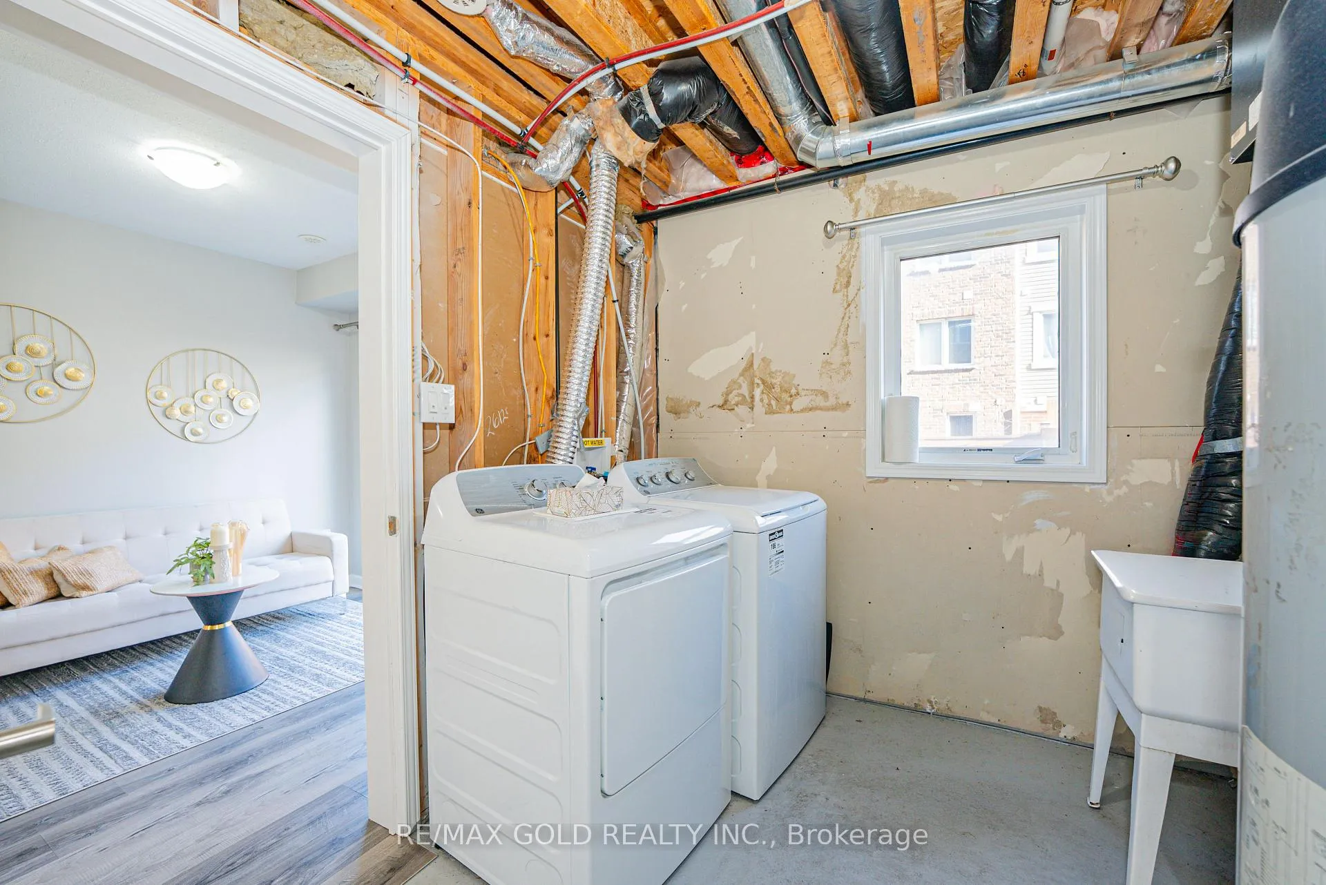Photo 33 of 45 Ariel Road, Brampton, Northwest Brampton — HOMEH