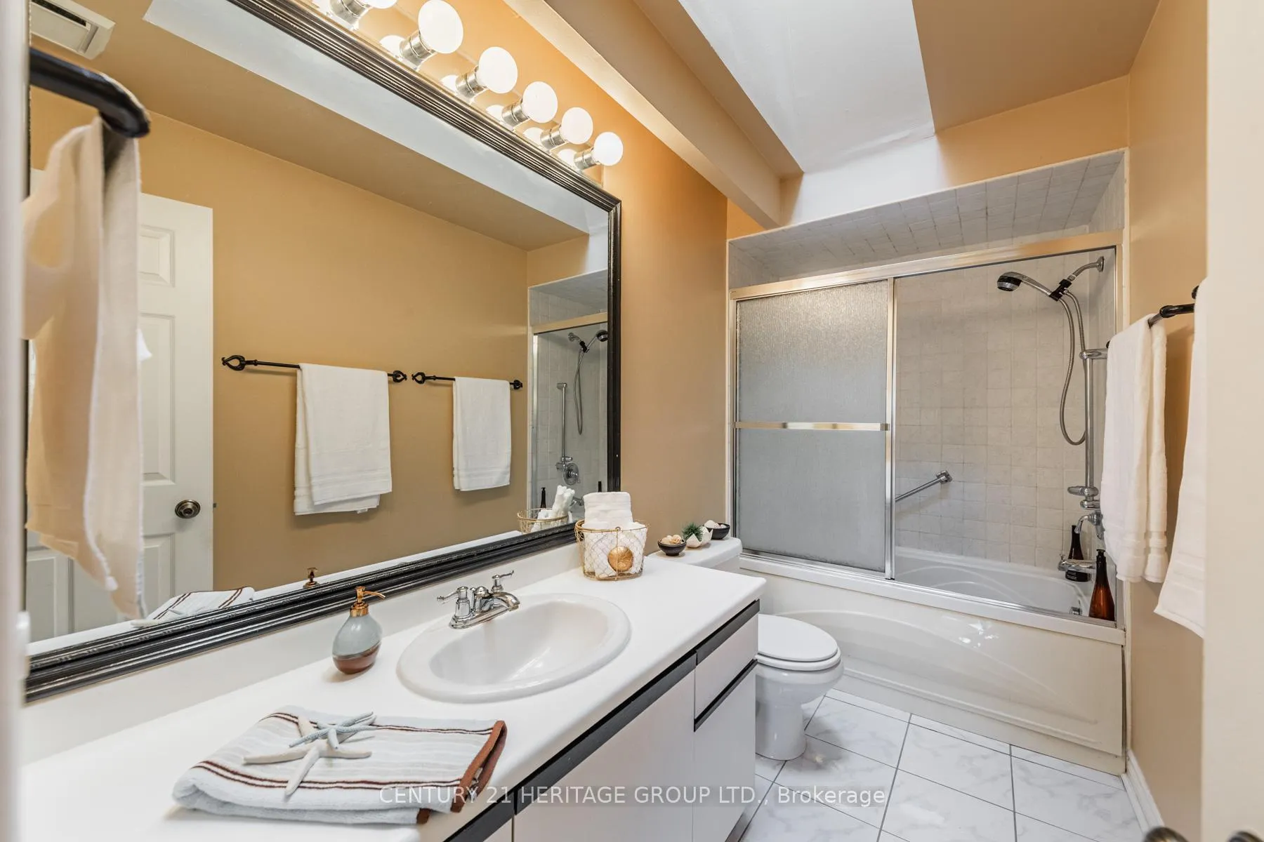 Photo 20 of 36 Hallmark Court, Vaughan, Crestwood-Springfarm-Yorkhill — HOMEH