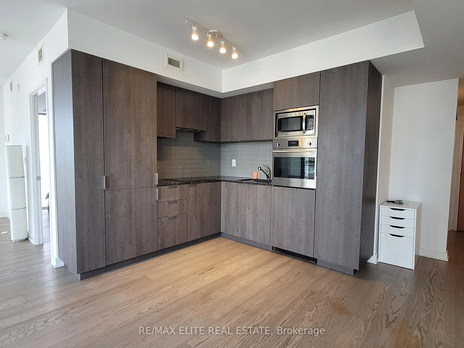 Photo 2 of Unit 1911, 11 Wellesley Street W, Toronto, Bay Street Corridor — HOMEH