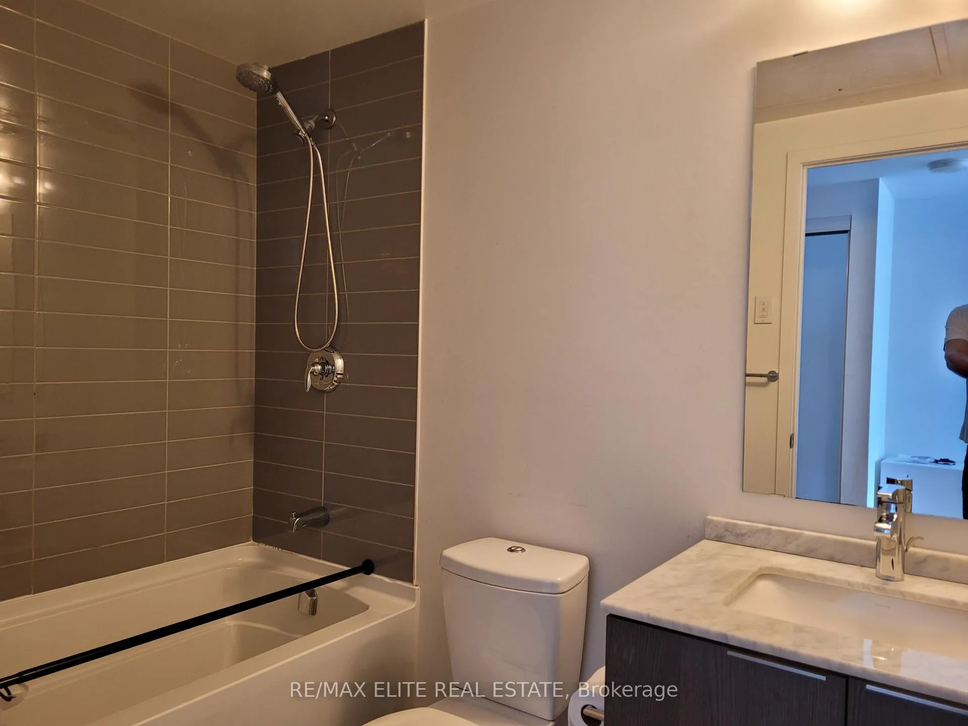 Photo 4 of Unit 1911, 11 Wellesley Street W, Toronto, Bay Street Corridor — HOMEH