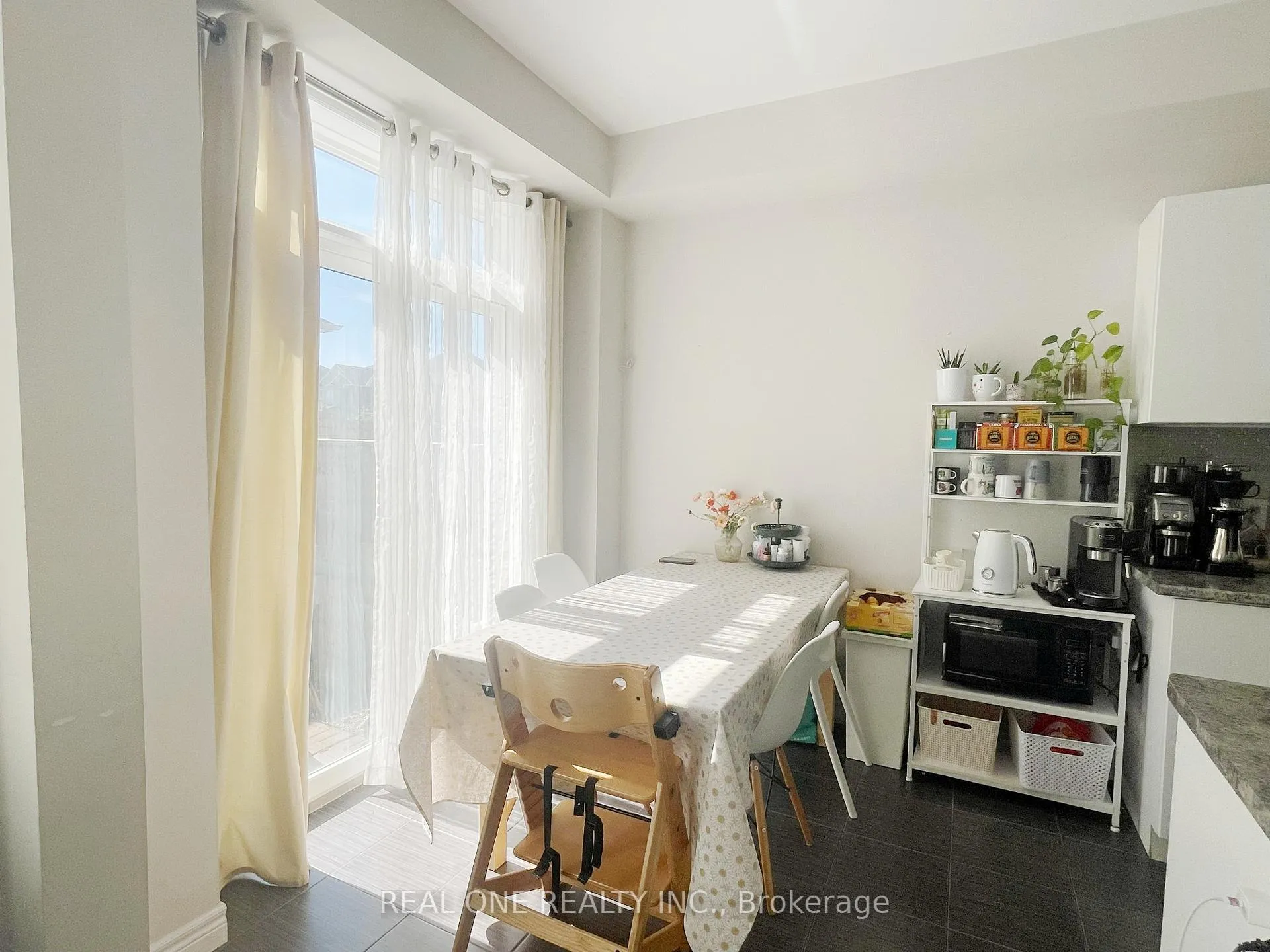 Photo 10 of Unit 27, 90 Raymond Road, Hamilton, Meadowlands — HOMEH