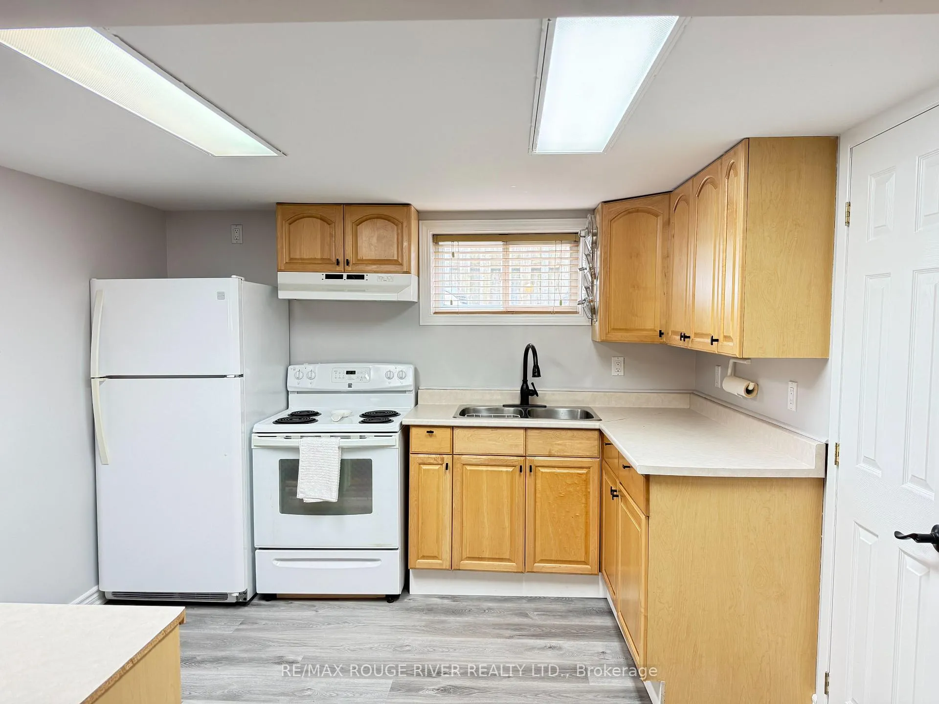 Photo 6 of Unit Bsmt, 717 Victory Drive, Pickering, West Shore — HOMEH