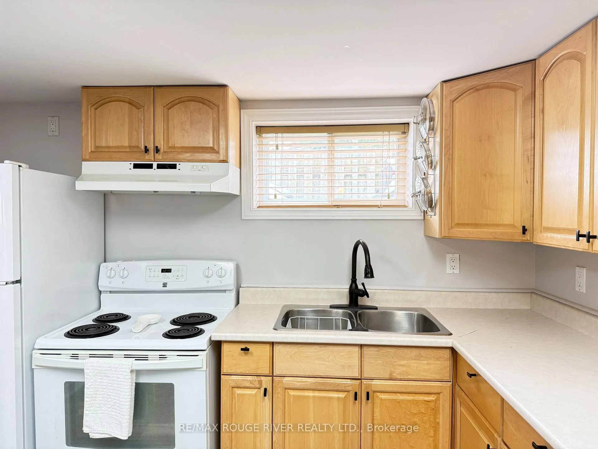 Photo 8 of Unit Bsmt, 717 Victory Drive, Pickering, West Shore — HOMEH