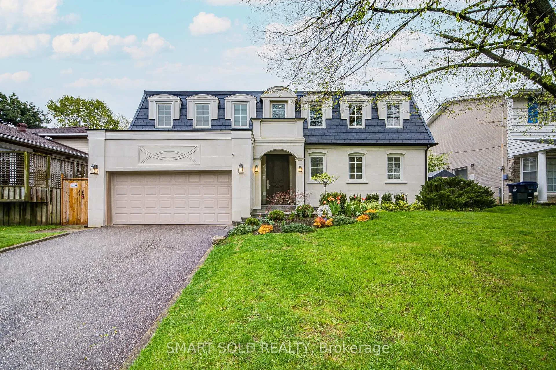 Front of 4 Knollview Crescent