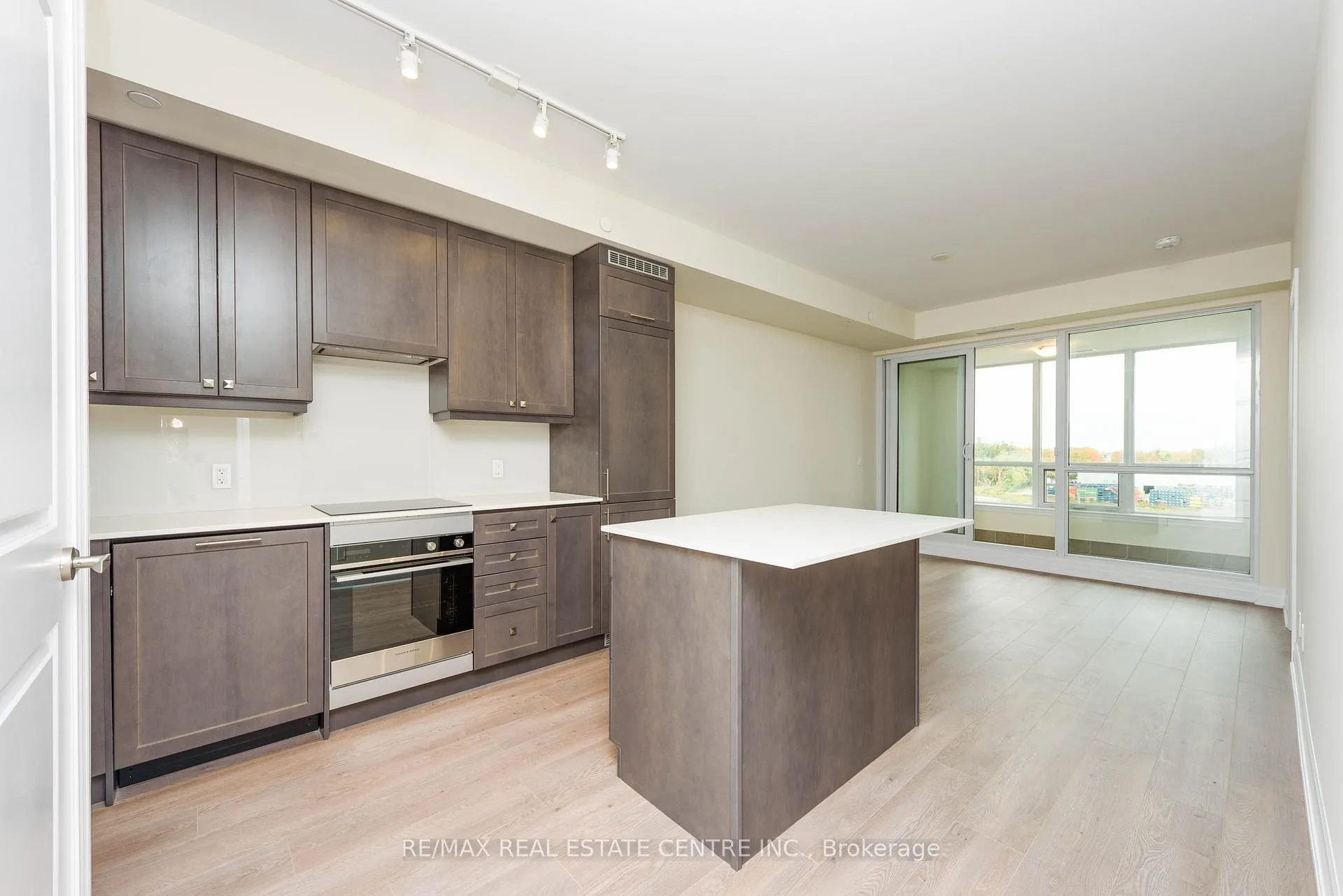 Photo 6 of Unit 520, 9085 Jane Street, Vaughan, Concord — HOMEH