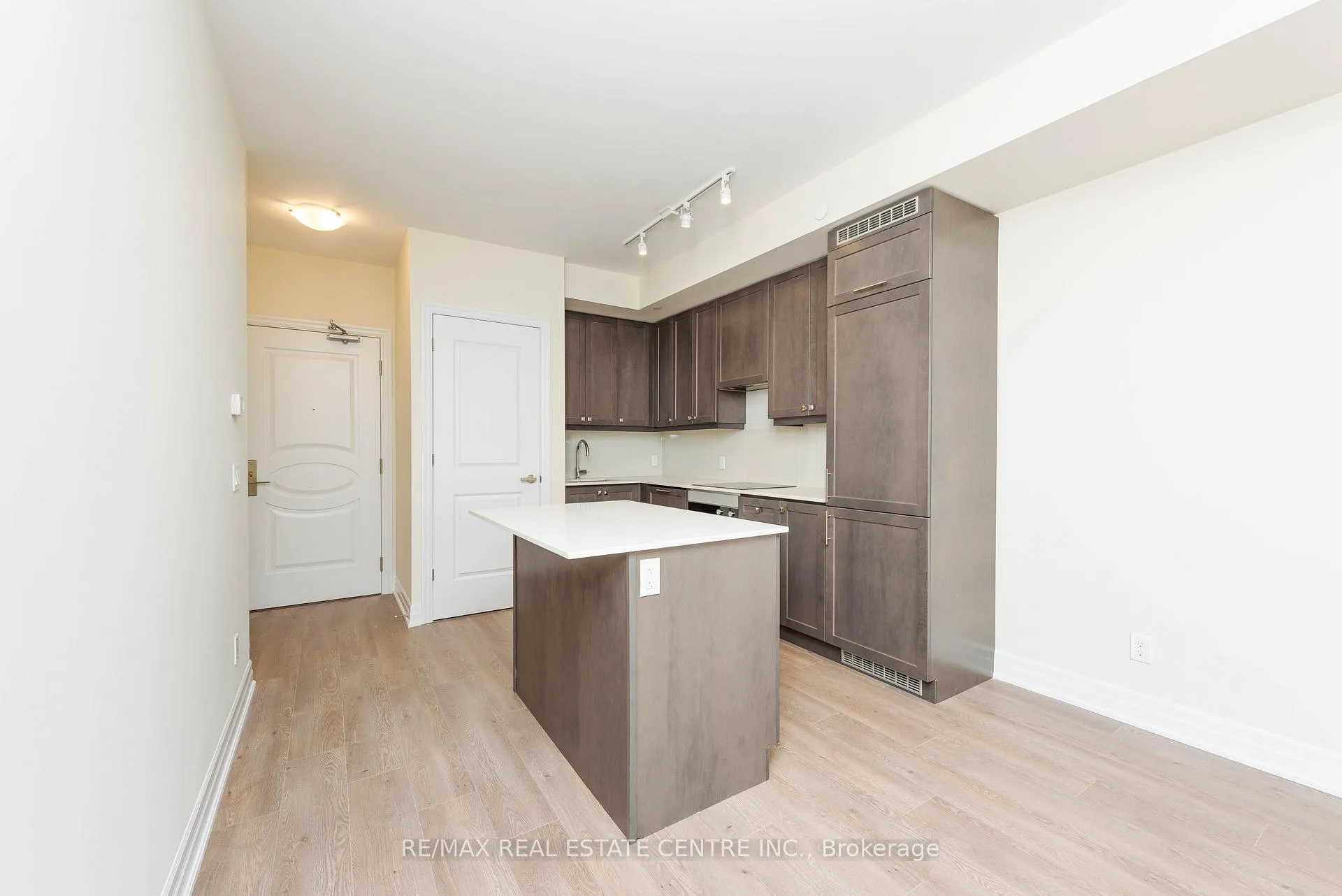Photo 8 of Unit 520, 9085 Jane Street, Vaughan, Concord — HOMEH