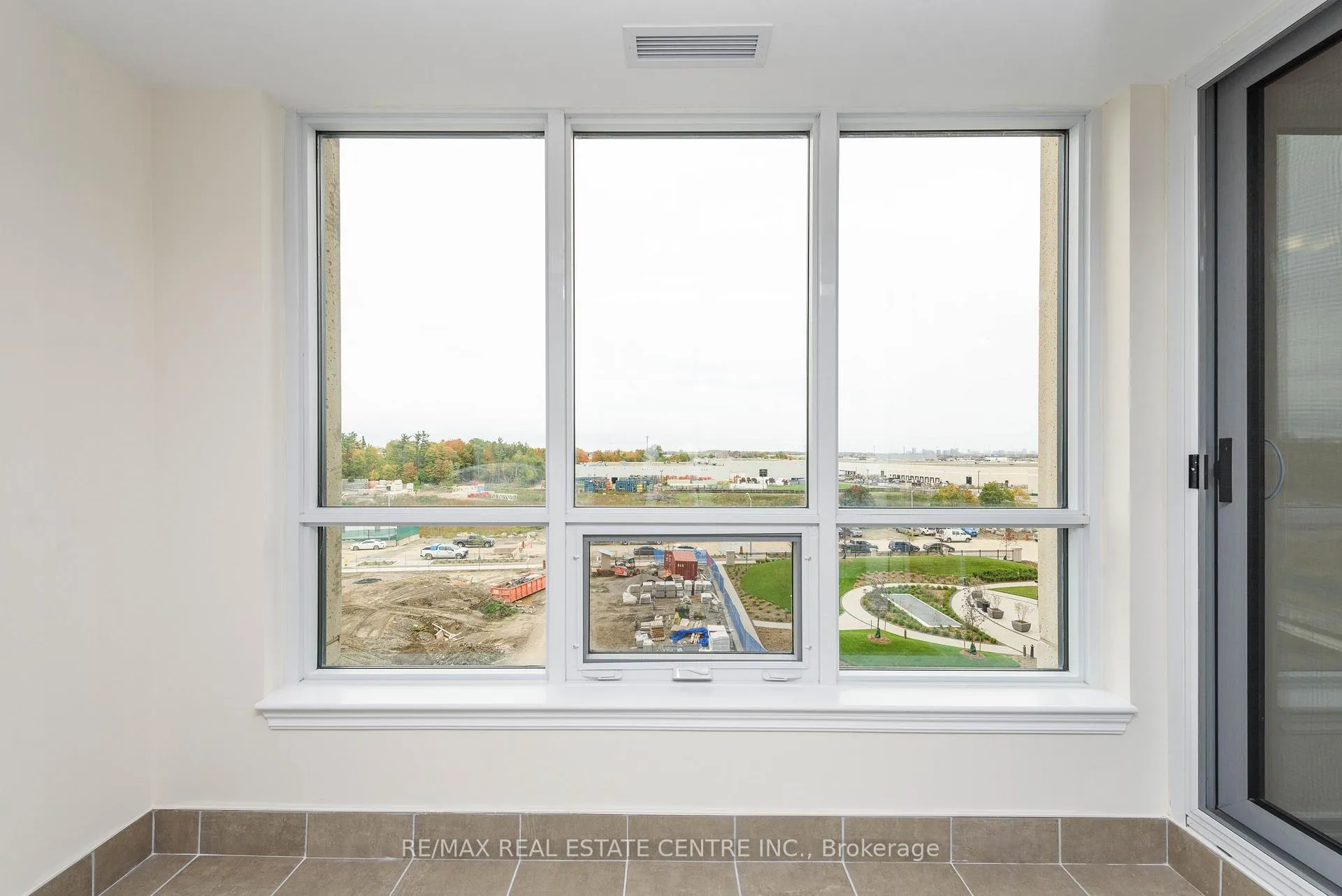Photo 29 of Unit 520, 9085 Jane Street, Vaughan, Concord — HOMEH