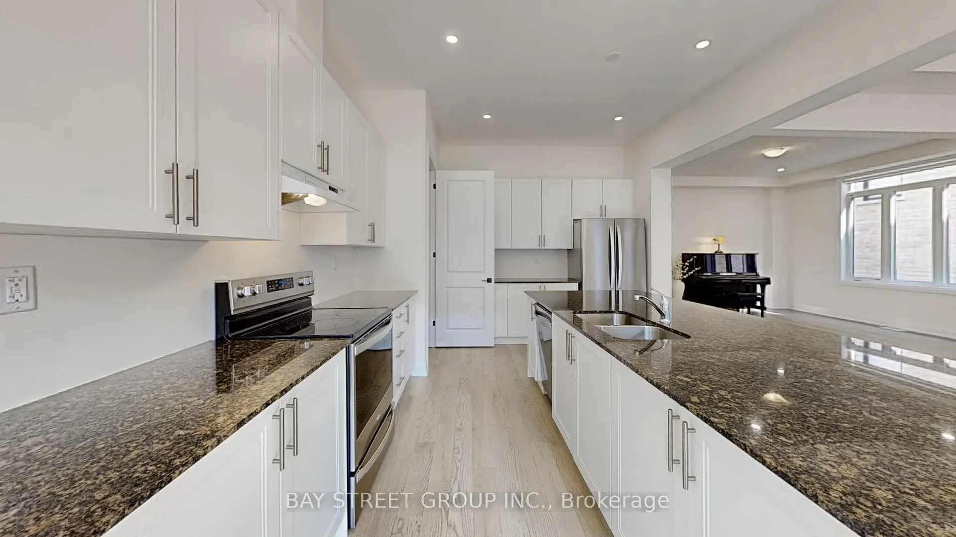 Photo 6 of 97 Halldorson Avenue, Aurora, Bayview Northeast — HOMEH