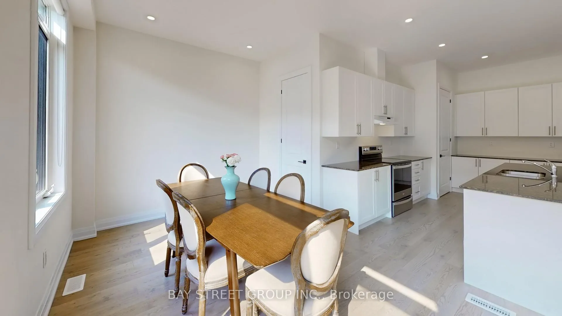 Photo 7 of 97 Halldorson Avenue, Aurora, Bayview Northeast — HOMEH