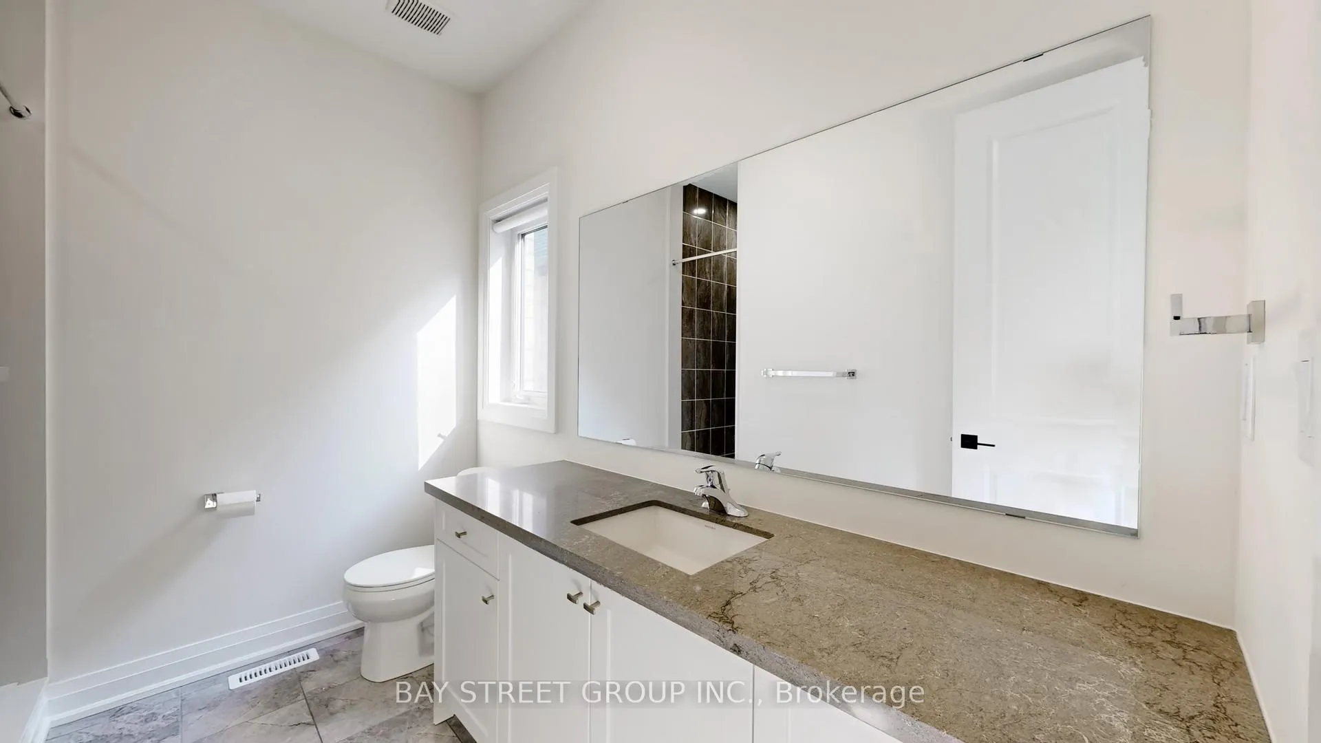 Photo 13 of 97 Halldorson Avenue, Aurora, Bayview Northeast — HOMEH