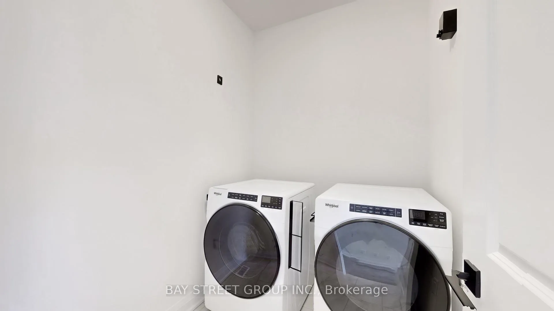 Photo 14 of 97 Halldorson Avenue, Aurora, Bayview Northeast — HOMEH