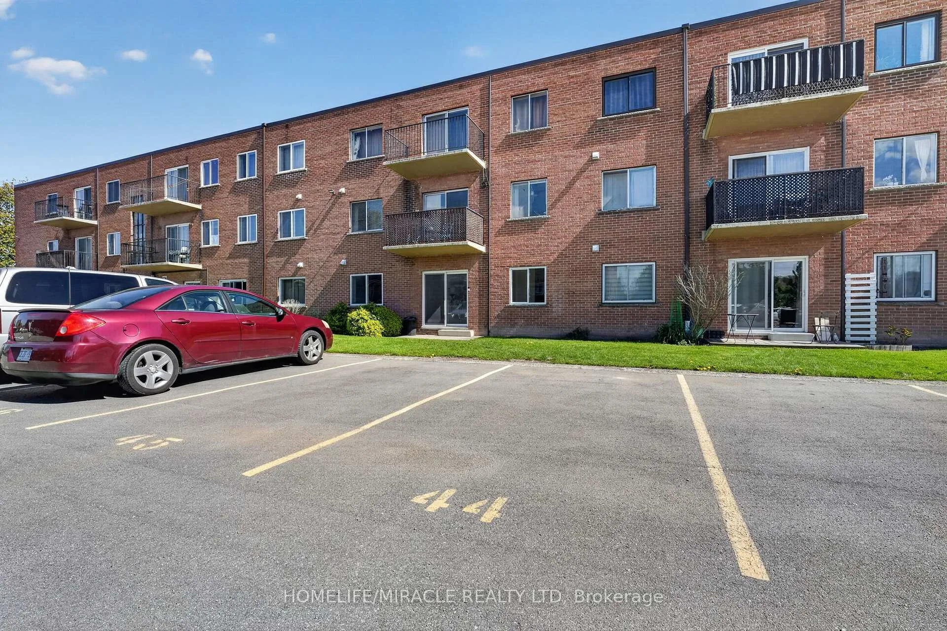 Photo 1 of Unit 5, 456 Carlton Street, St. Catharines, Facer — HOMEH