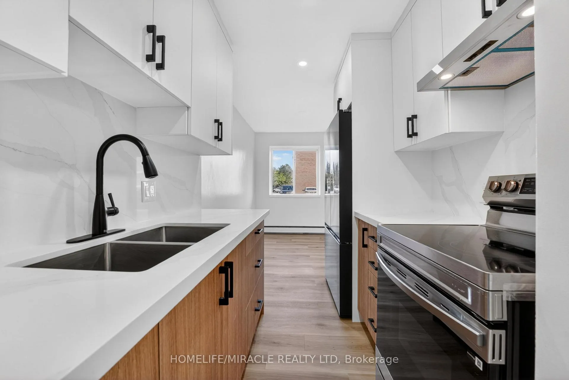Photo 3 of Unit 5, 456 Carlton Street, St. Catharines, Facer — HOMEH
