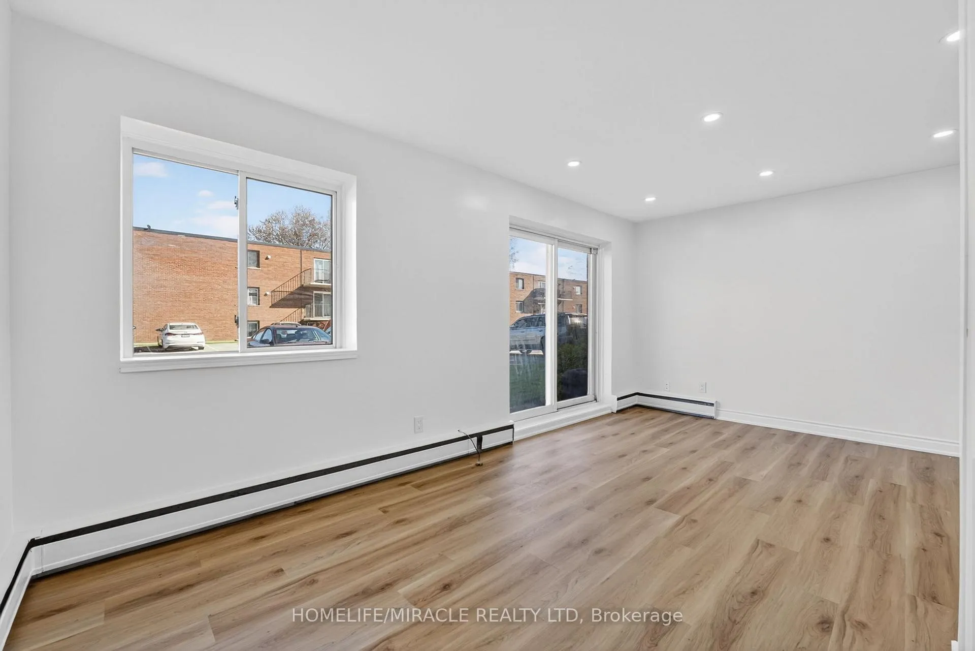Photo 4 of Unit 5, 456 Carlton Street, St. Catharines, Facer — HOMEH