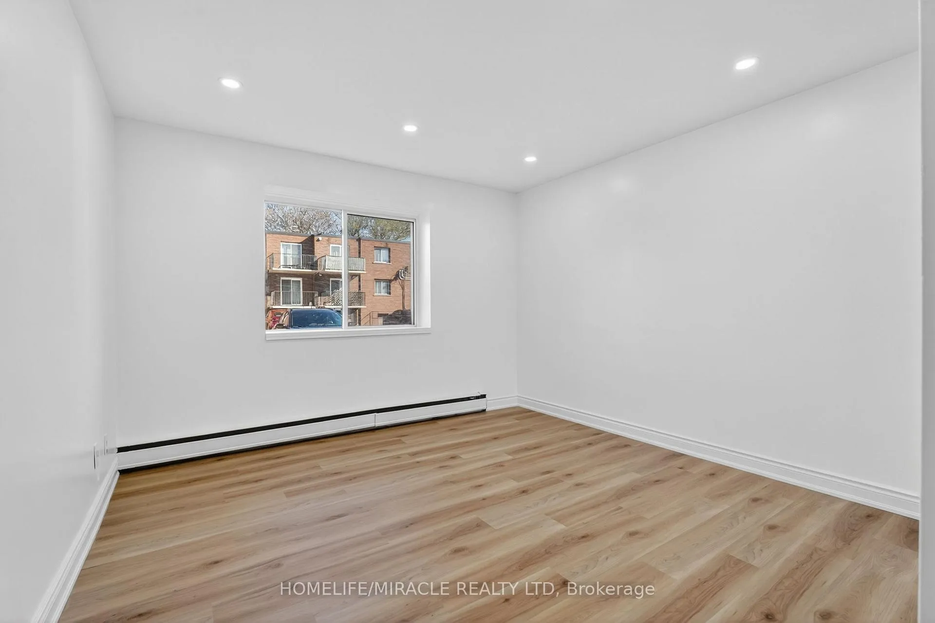 Photo 5 of Unit 5, 456 Carlton Street, St. Catharines, Facer — HOMEH
