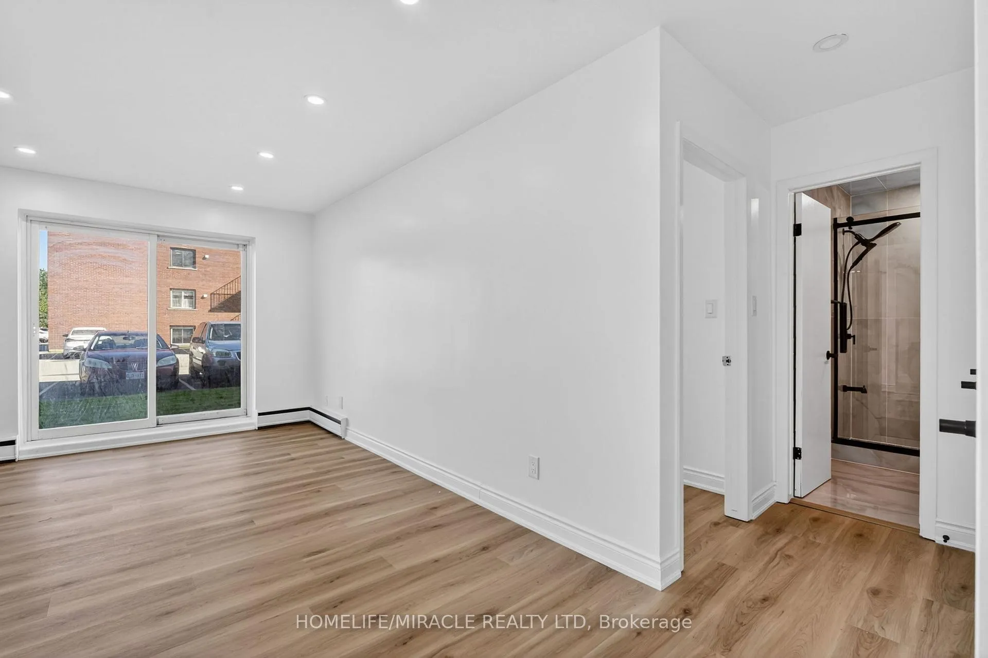 Photo 9 of Unit 5, 456 Carlton Street, St. Catharines, Facer — HOMEH